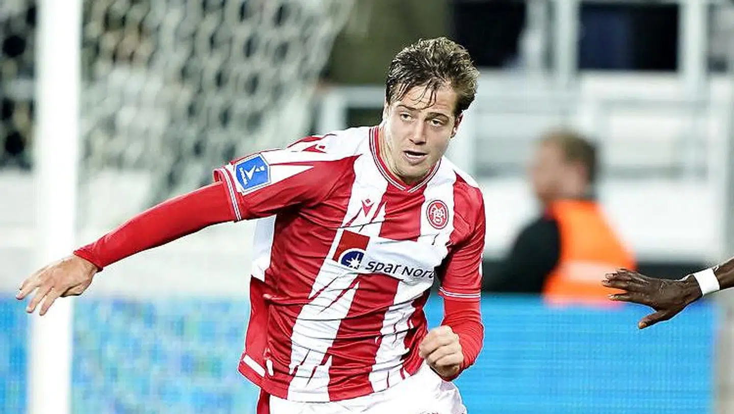Blandt andet Frederik Børsting havde chancer til at bringe AaB i front i pokal-ottendedelsfinalen mod FCM, men stjernestøv fra modstanderholdets Pione Sisto og Evander den anden vej, betød AaB røg ud.