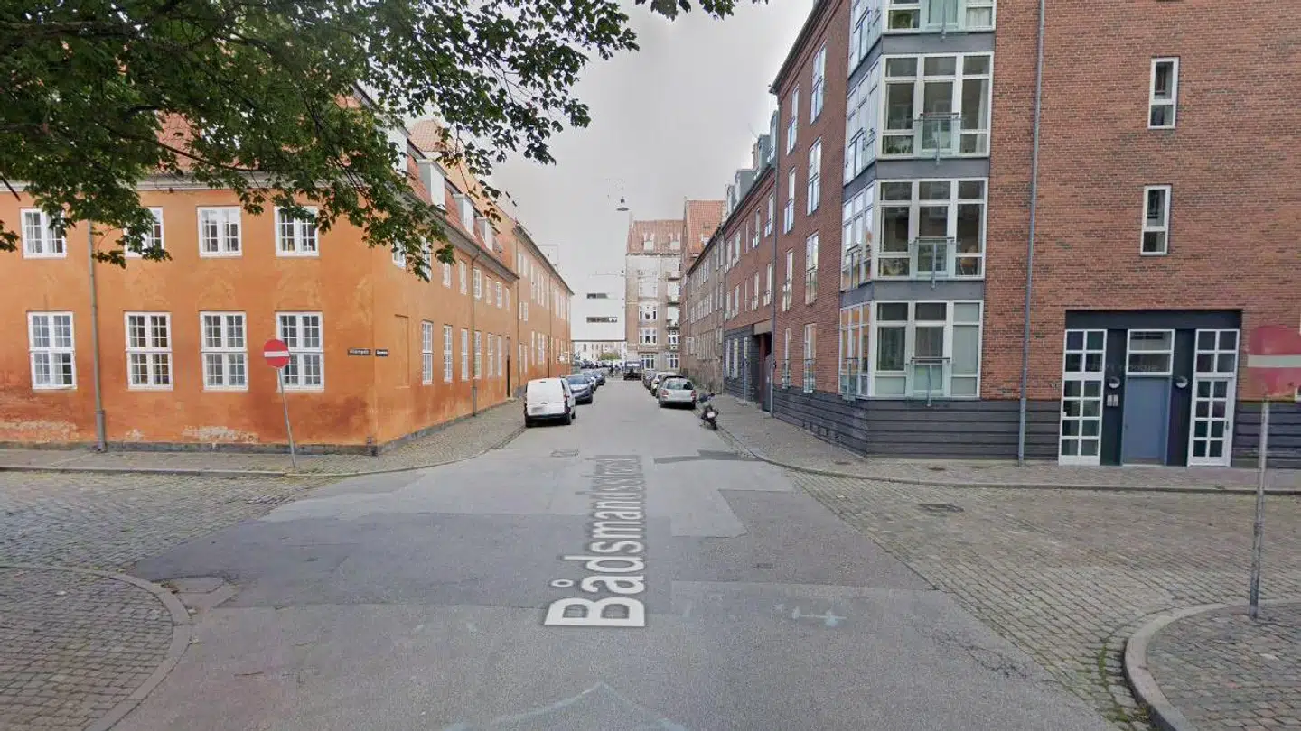 Bådmandsstræde på Christianshavn var den gade, hvor der blev uddelt næstflest parkeringsbøder i 2019. I alt 3.304. Foto: Google Street View