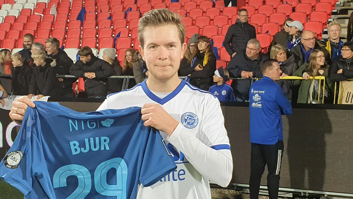Michael Daucke fik sig et minde med hjem efter kampen.