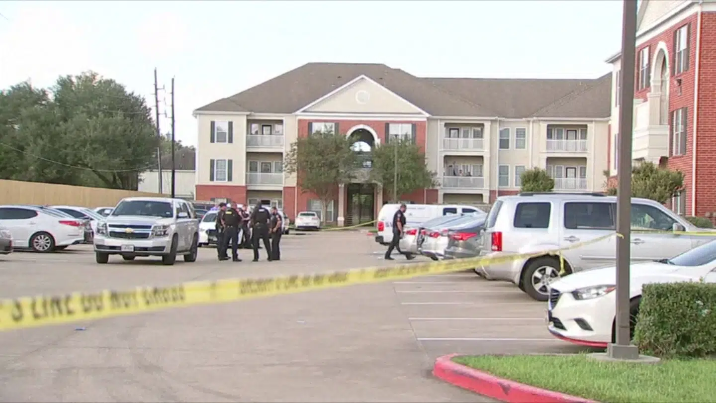 Det var i boligkomplekset her, at børnene blev fundet.