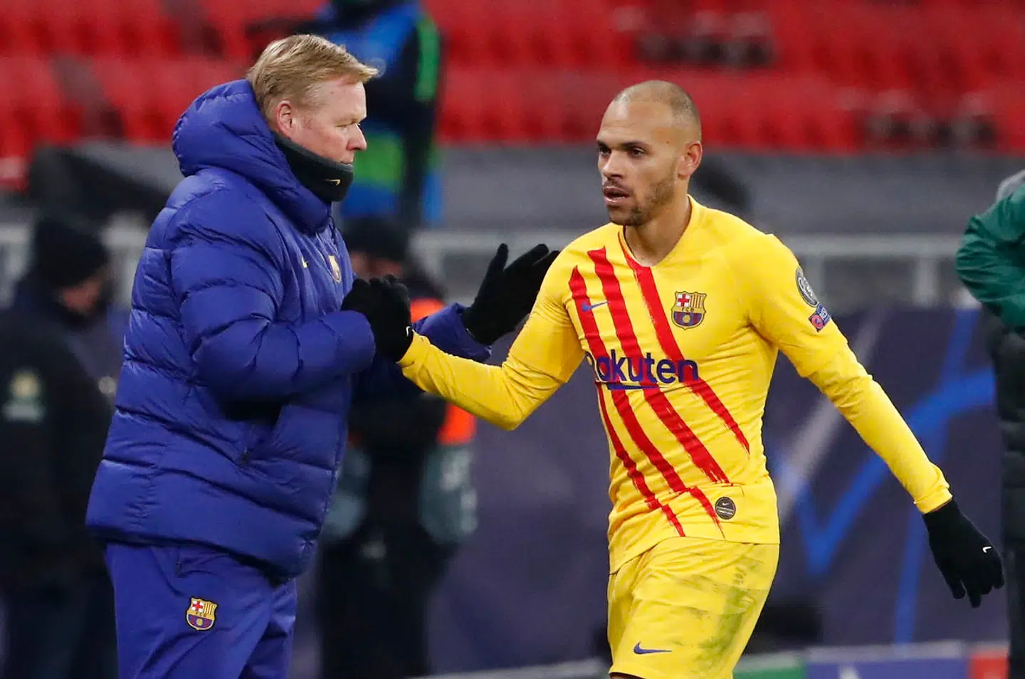 Martin Braithwaite skal have ny træner i FC Barcelona, efter Ronald Koeman (tv.) er blevet fyret.