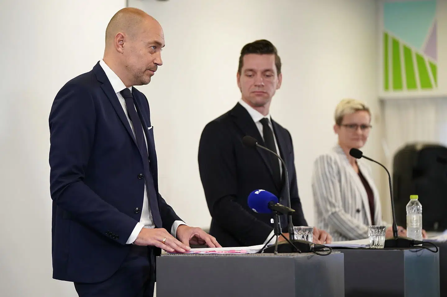 Indenrigs- og boligminister Kaare Dybvad Bek, sundhedsminister Magnus Heunicke og børne- og undervisningsminister Pernille Rosenkrantz-Theil præsenterer regeringens udspil 'Tættere på II Sundhed, uddannelse og lokal udvikling' på et pressemøde på Nordsjællands Hospital i Frederikssund, onsdag den 27. oktober 2021.