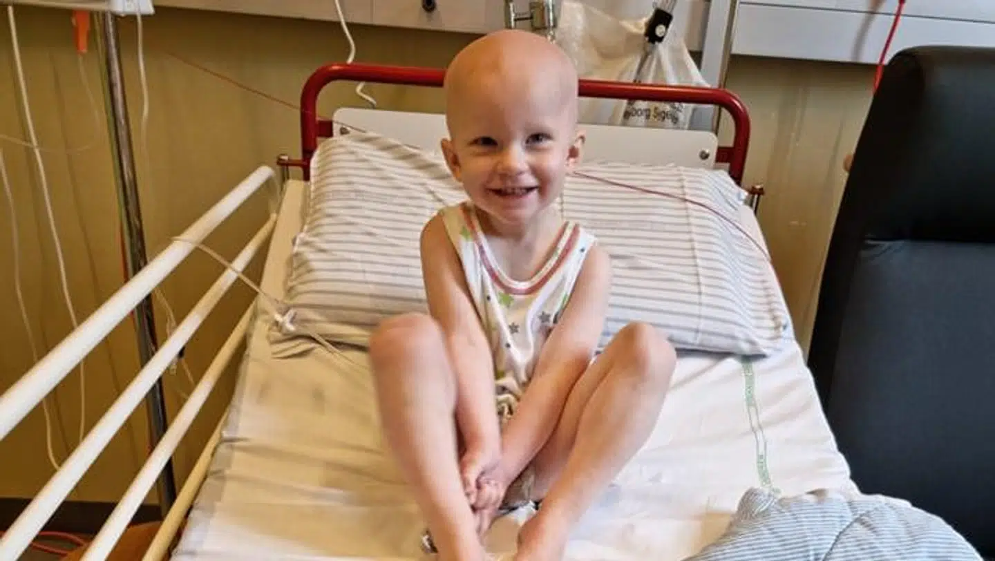 Ayia er en glad pige.