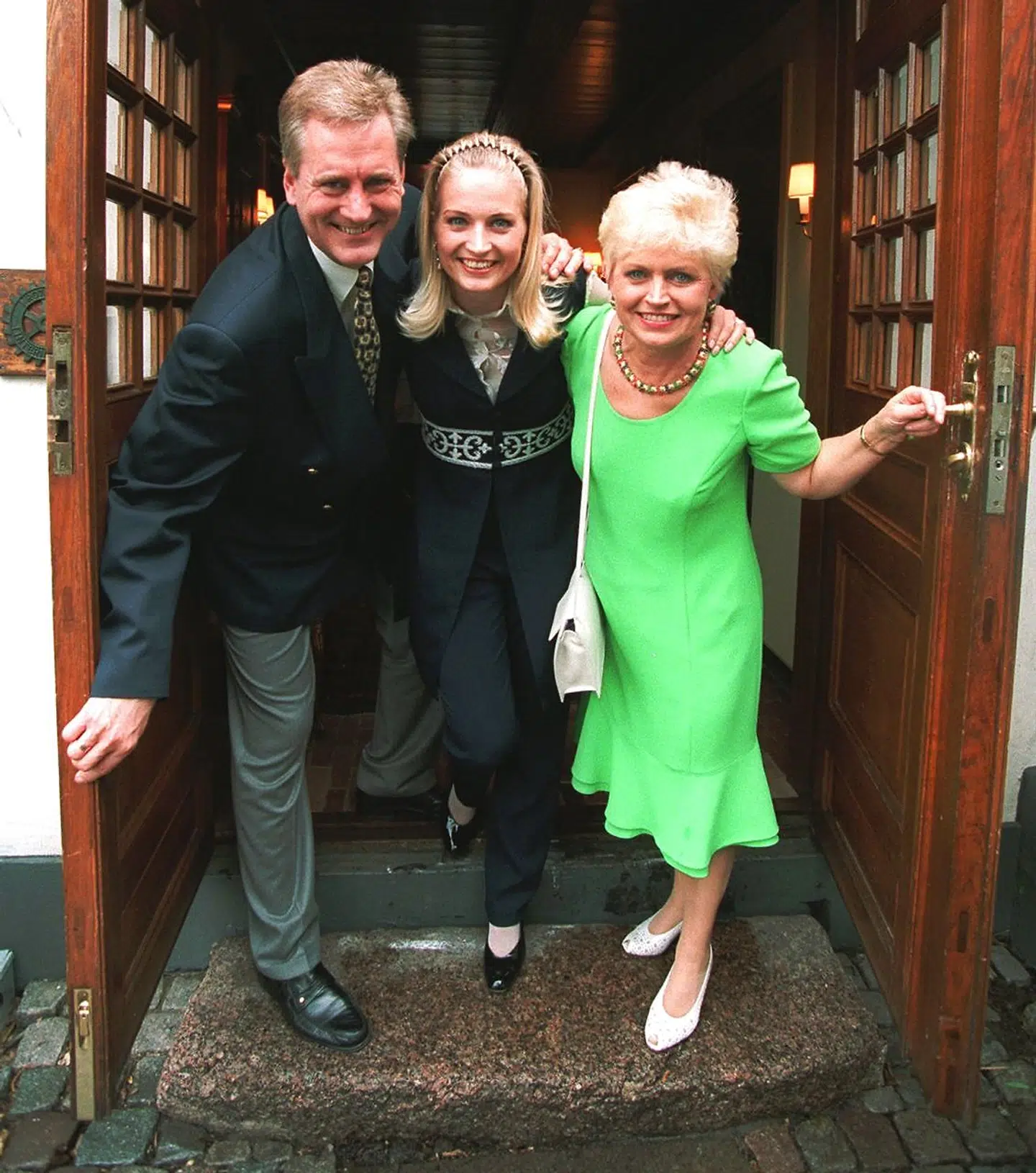 En smilende familien Heick tager imod gæster til deres fælles 100 års fødselsdag i 1996. Foto Bent K. Rasmussen.