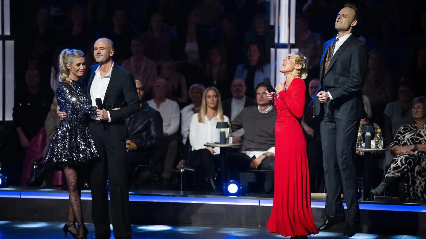 Michelle Kristensen og Mads Vad kunne ånde lettet på, da det blev afgjort, at det var Michael Katz Krefeld og Karina Frimodt, der skulle forlade programmzet fredagens 'Vild med dans'.