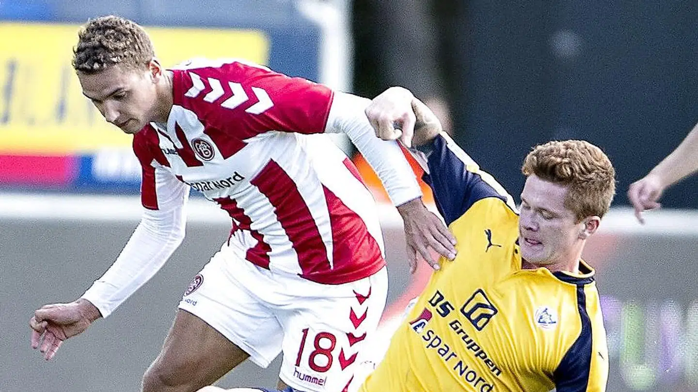 To af AaBs egenudviklede talenter, som ikke formåede at slå igennem i klubben, Rasmus Thellufsen, nu i Lyngby og Sebastian Grønning i Viborg - dengang Hobro.