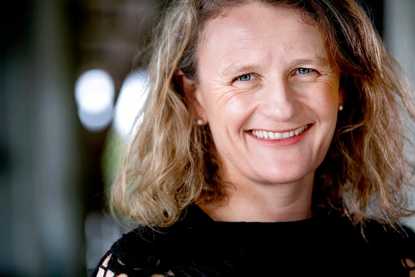 I maj 2019 mistede Mette Bording Nybo sin mand gennem 20 år. Syv uger senere gik hun på en Tinder-date og fandt ham, hun i dag er kæreste med.
