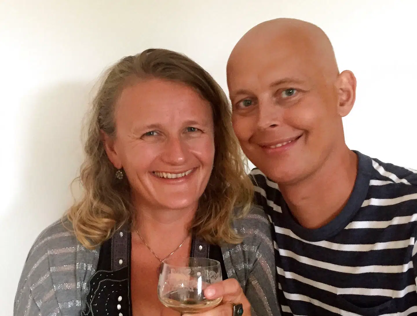 I maj 2019 år mistede Mette Bording Nybo sin mand gennem 20 år og sine tre børns far, der døde af knoglemarvskræft. Syv uger senere gik hun på en Tinder-date og fandt ham, hun i dag er kæreste med, og det var der mange, der ikke kunne forstå dengang. En stor del af forklaringen er, at Mette og Thomas havde tid til at sige farvel og planlægge alt i det år, der gik, fra de fik beskeden om, at Thomas ikke ville overleve. PRIVATFOTO