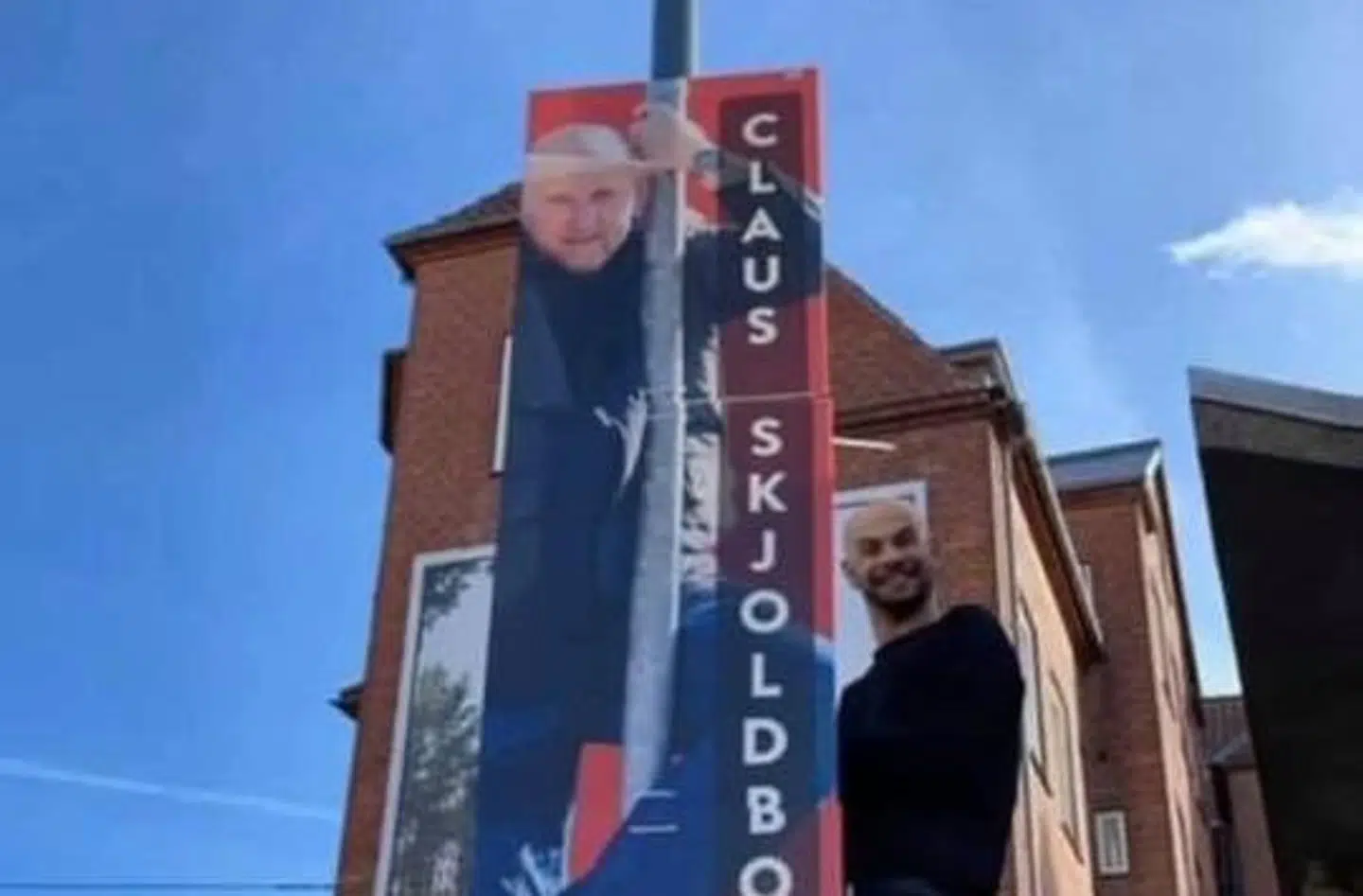 I Odense hænger Claus Skjoldborg Larsen også i lygtepælene. Foto: Andershemmingsendk på Instagram