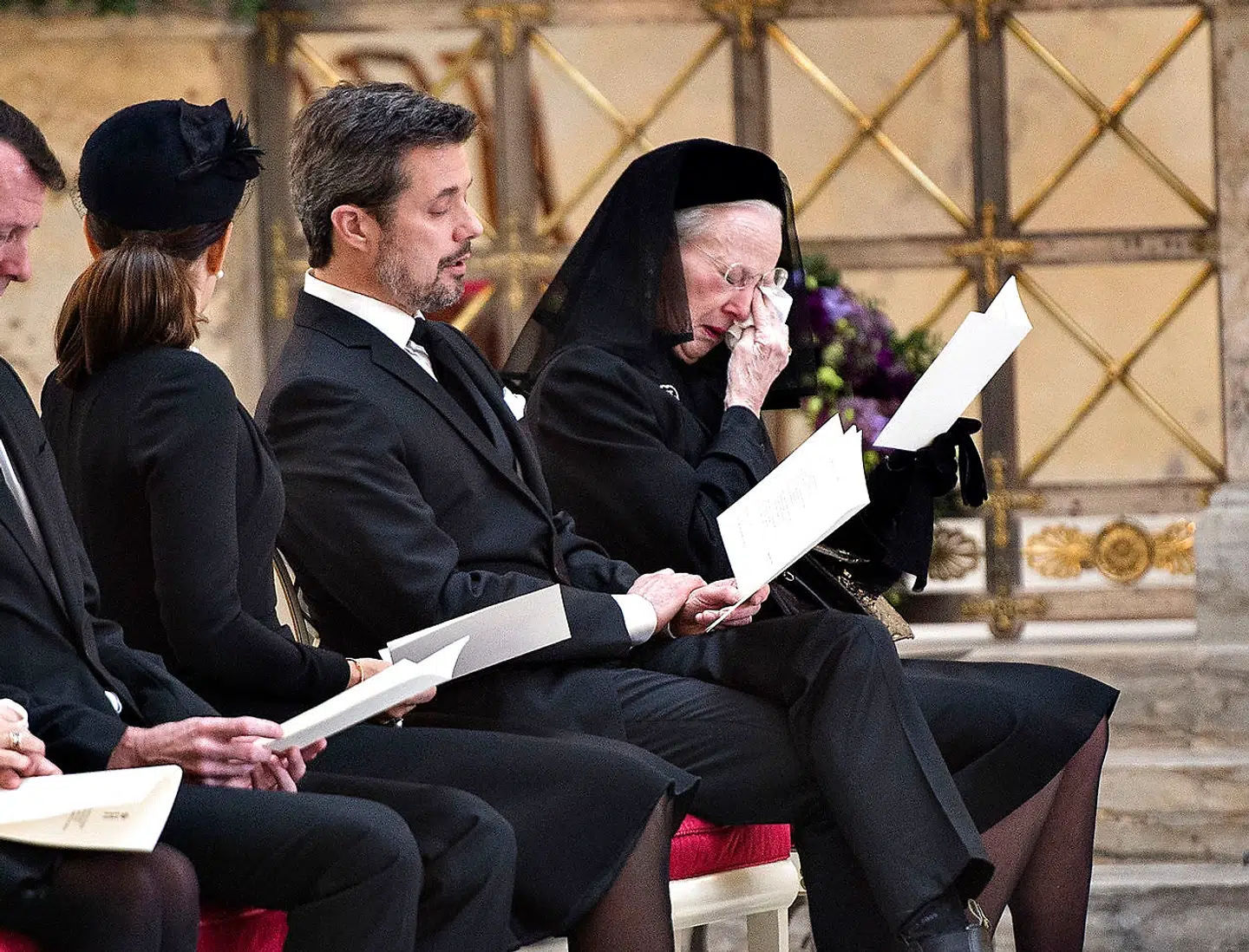 Dronning Margrethe er bevæget under Prins Henriks bisættelse fra Christianborg Slotskirke i København, tirsdag den 20. februar 2018. Prins Henrik døde tirsdag den 13. februar 2018. (Foto: Henning Bagger/Scanpix 2018)