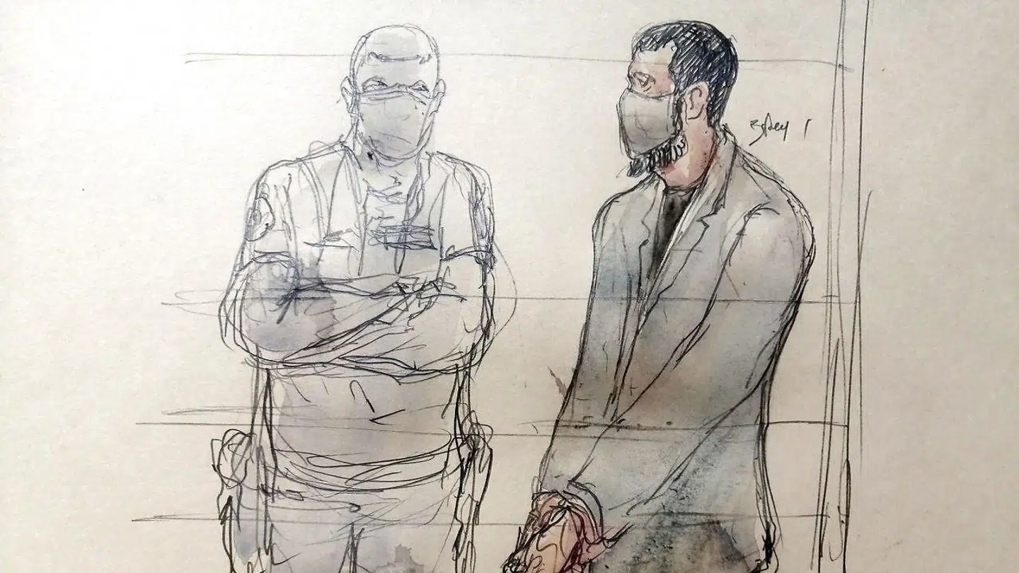 Tegning fra retten af Salah Abdeslam (til højre), som er hovedmistænkt i terrorangrebet 13. november.