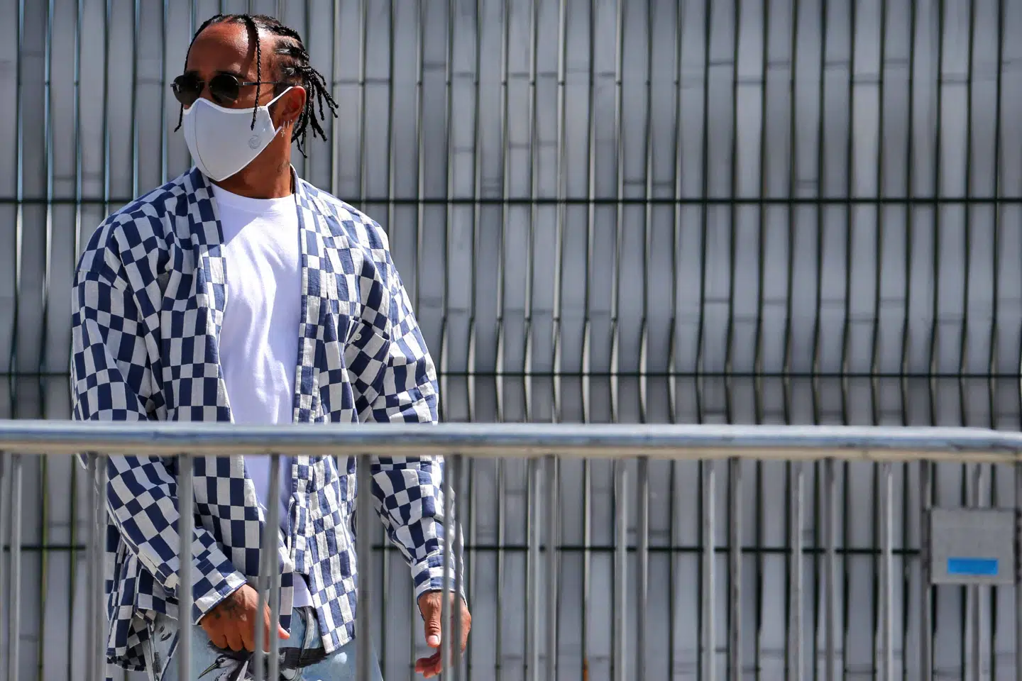 Mønsteret fra det skakternede målflag kan naturligvis også bruges til en afslappet habitjakke.