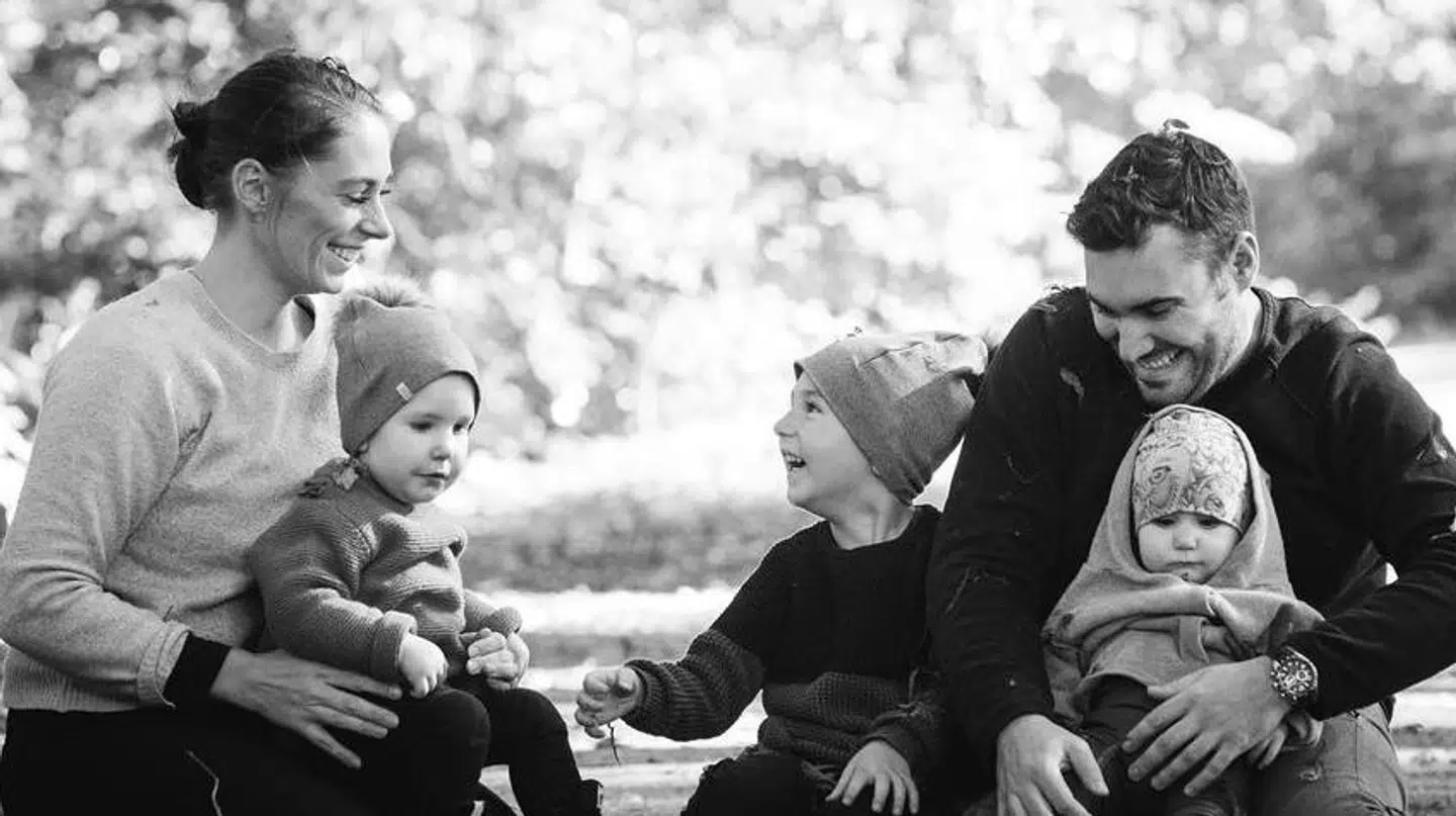 Ud over Noél har Jeanett og Kenneth sønnen Mattheus på fem og datteren Micha på to år.