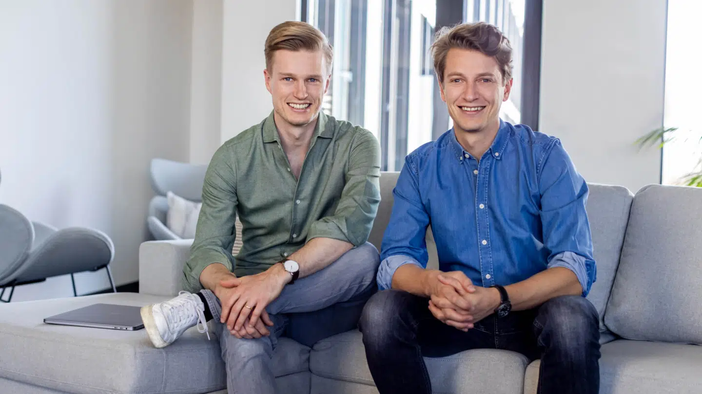 De to brødre Michael og Johannes Siebers er grundlæggere af Holidu, som nu har købt den danske rejseportal.