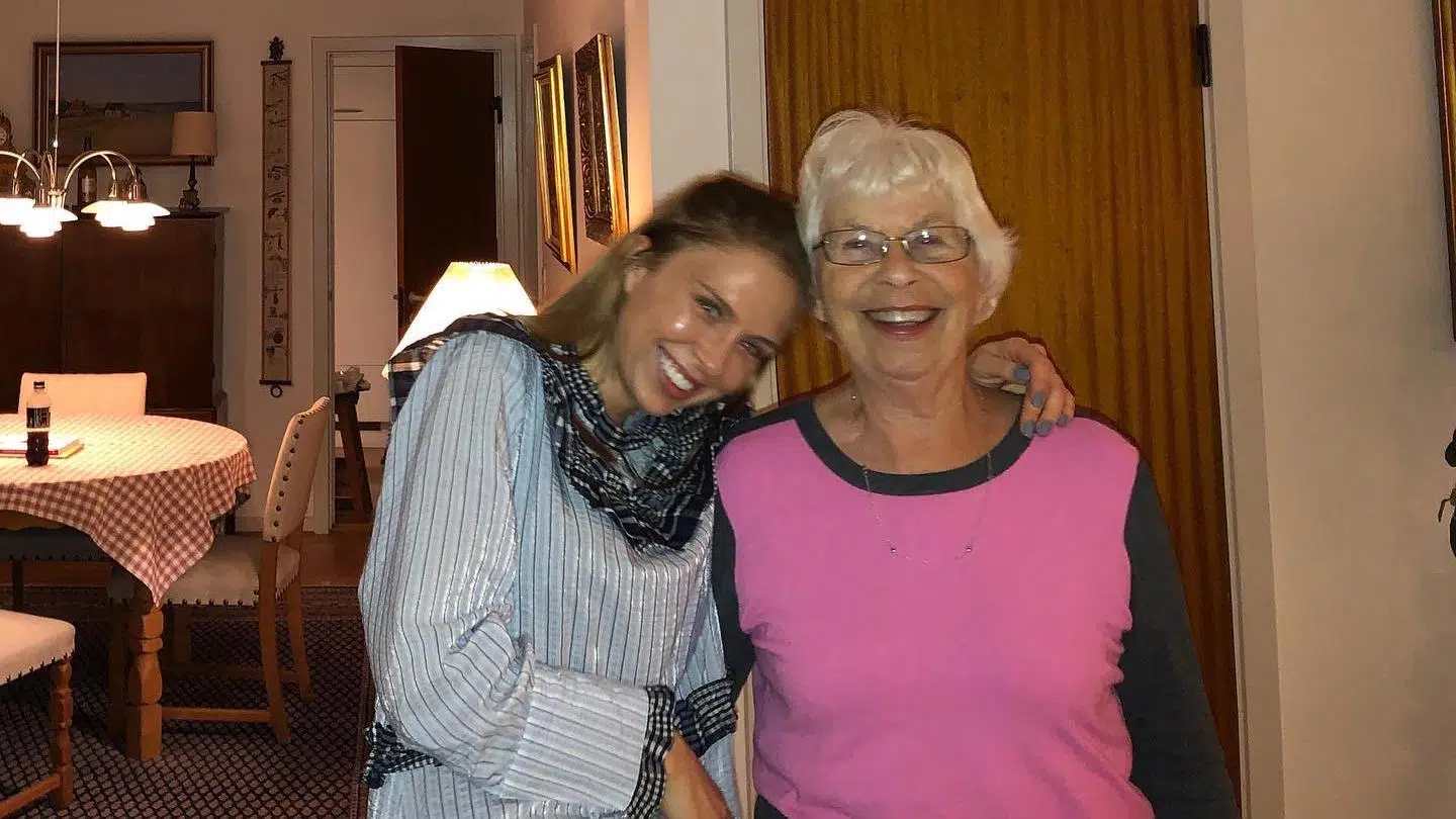 Josephine Fabricius og mormor, Tove Nielsen. Foto: Privat