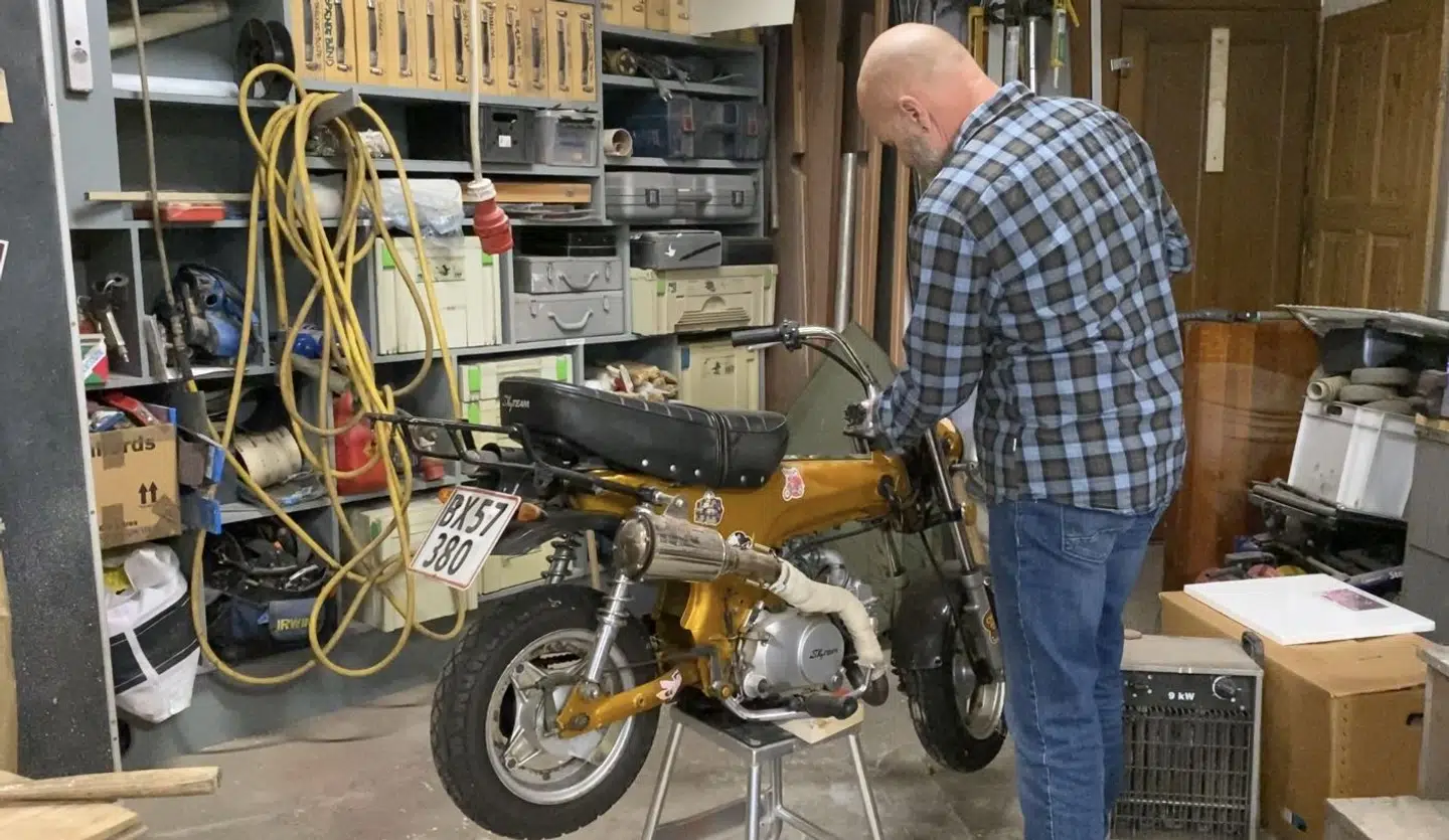 Et af de igangværende projekter, som Jakob Volke bruger sin tid på, er en scooter, der skal kunne være bag på autocamperen, når han er ude at køre.