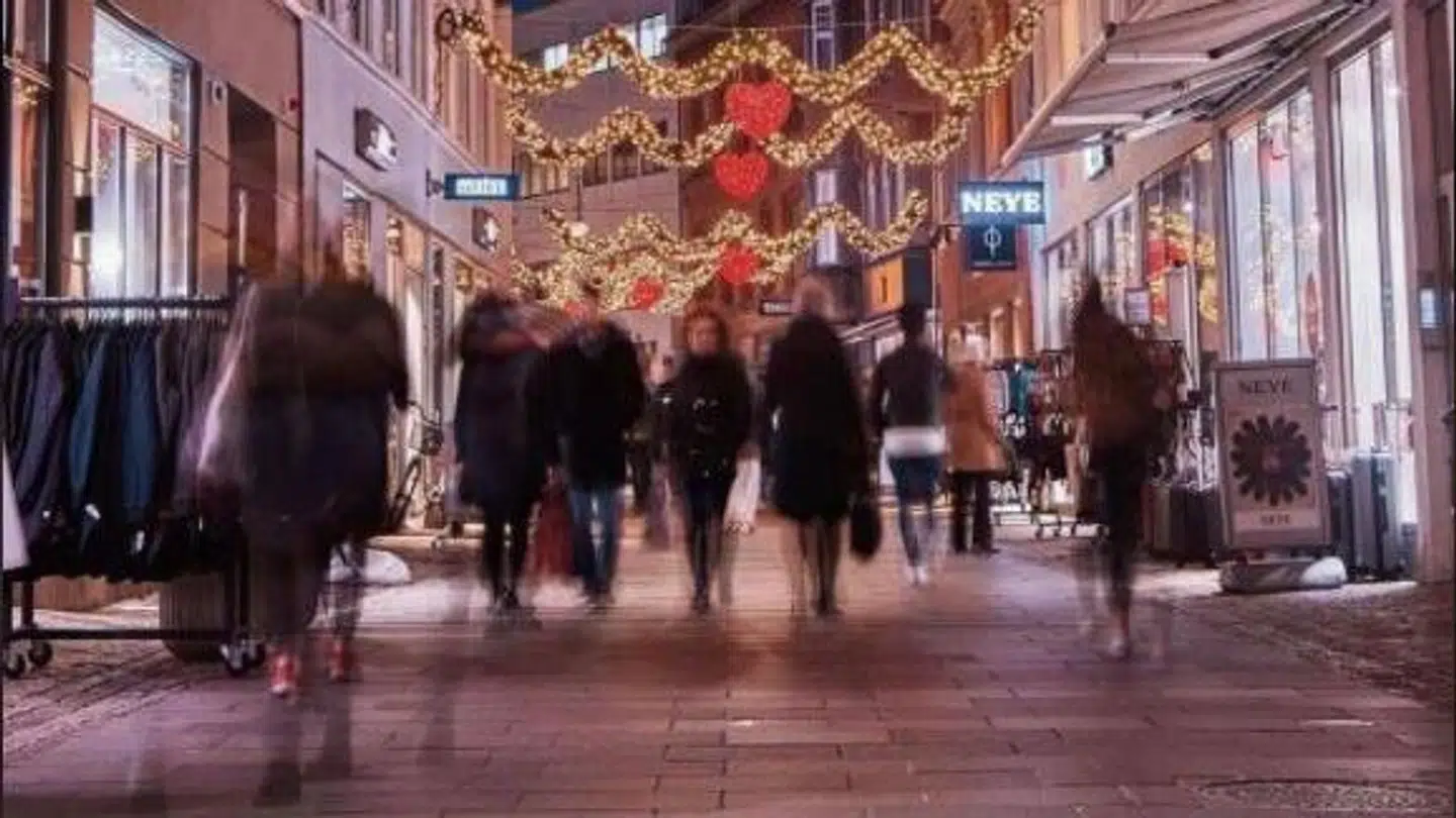 Der bliver gensyn med juleguirlanderne og julehjerterne, når den traditionelle julebelysning igen kan opleves i centrum af Aalborg fra den 19. november.