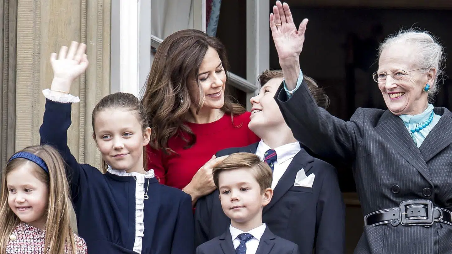 Prinsesse Isabella, prinsesse Josephine, kronprinsesse Mary, prins Christian og dronning Margrethe vinker til de mange mennesker, som er mødt op på Amalienborg Slotsplads i København, for at hylde Dronning Margrethe på hendes 78 års fødselsdag, mandag den 16. april 2018.