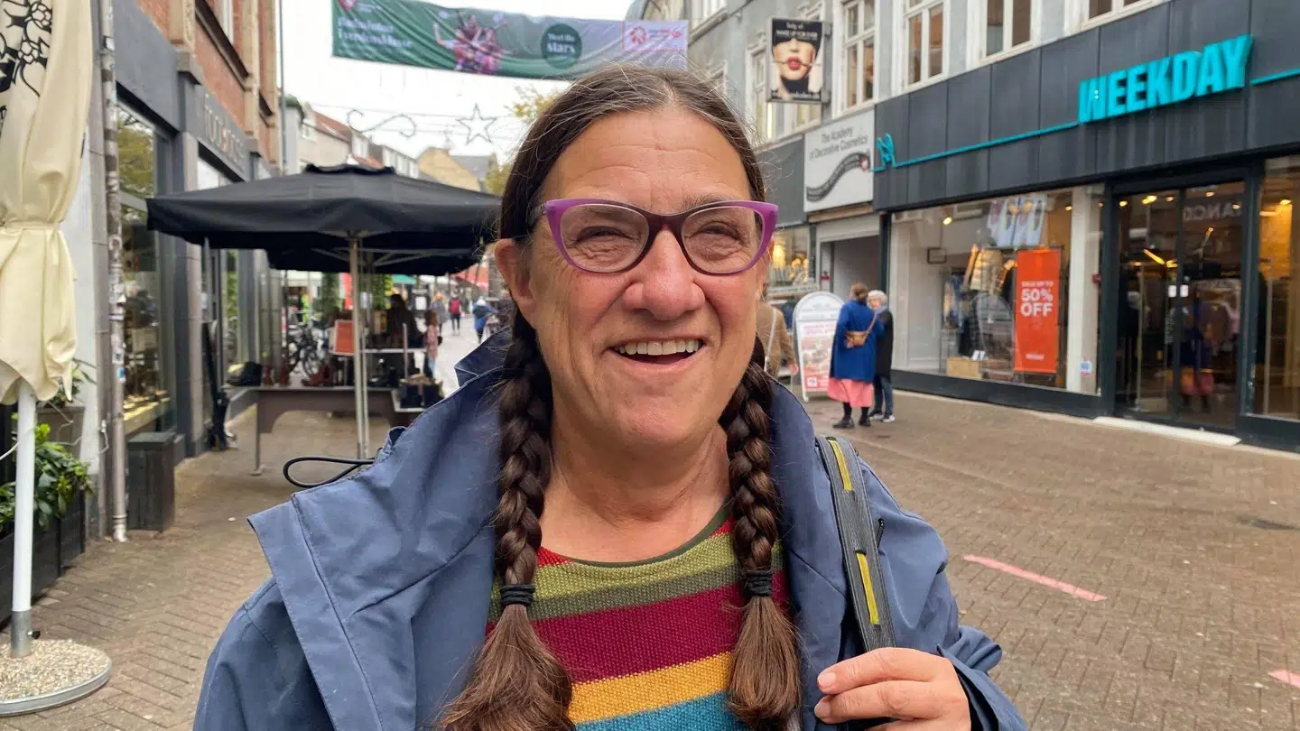 Dorte Møller synes ikke at julepynt hører sig til i oktober måned. Foto: Jeppe Kanstrup