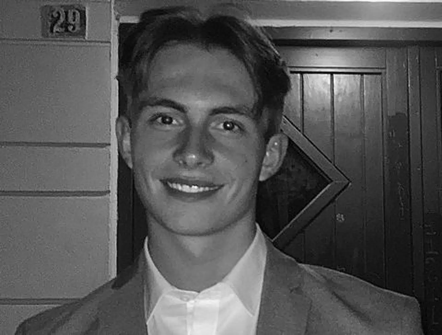 21-årige Daniel Hartvig har brugt snus i fem-seks år. Han har aldrig oplevet gener ved sit forbrug og tror, at manden fra Brande må have et helt overdrevet snusforbrug. Foto: Daniel Hartvig.