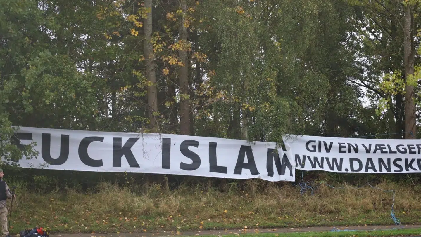 Danske Patrioters bannere var ikke til at tage fejl af - demonstrationen var rettet mod trosretningen Islam. Foto: Presse-fotos.dk.