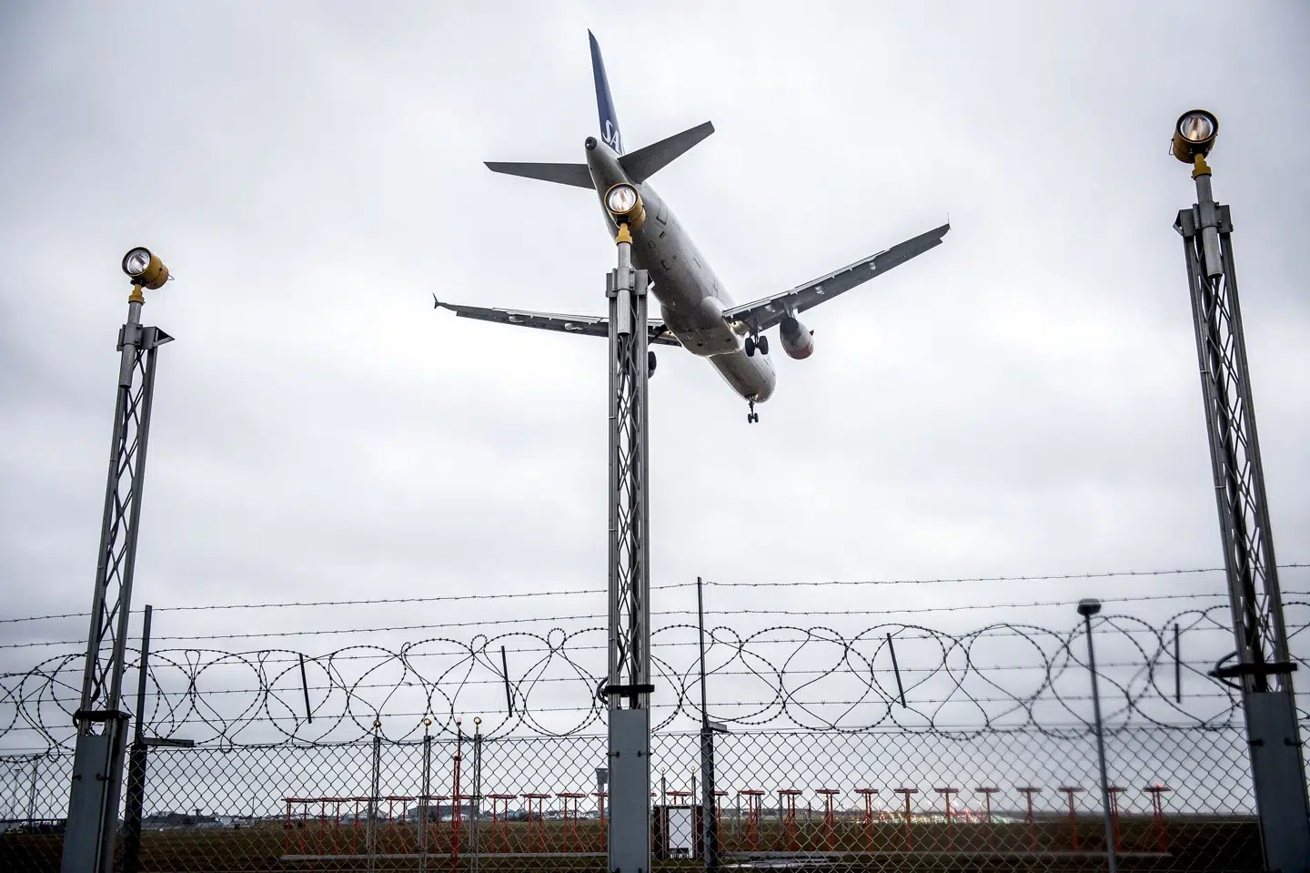 Regeringen vil først næste år komme med et bud på, hvordan den grønne omstilling i flybranchen skal håndteres. SF og De Radikale vil have handling nu. Mads Claus Rasmussen/Ritzau Scanpix