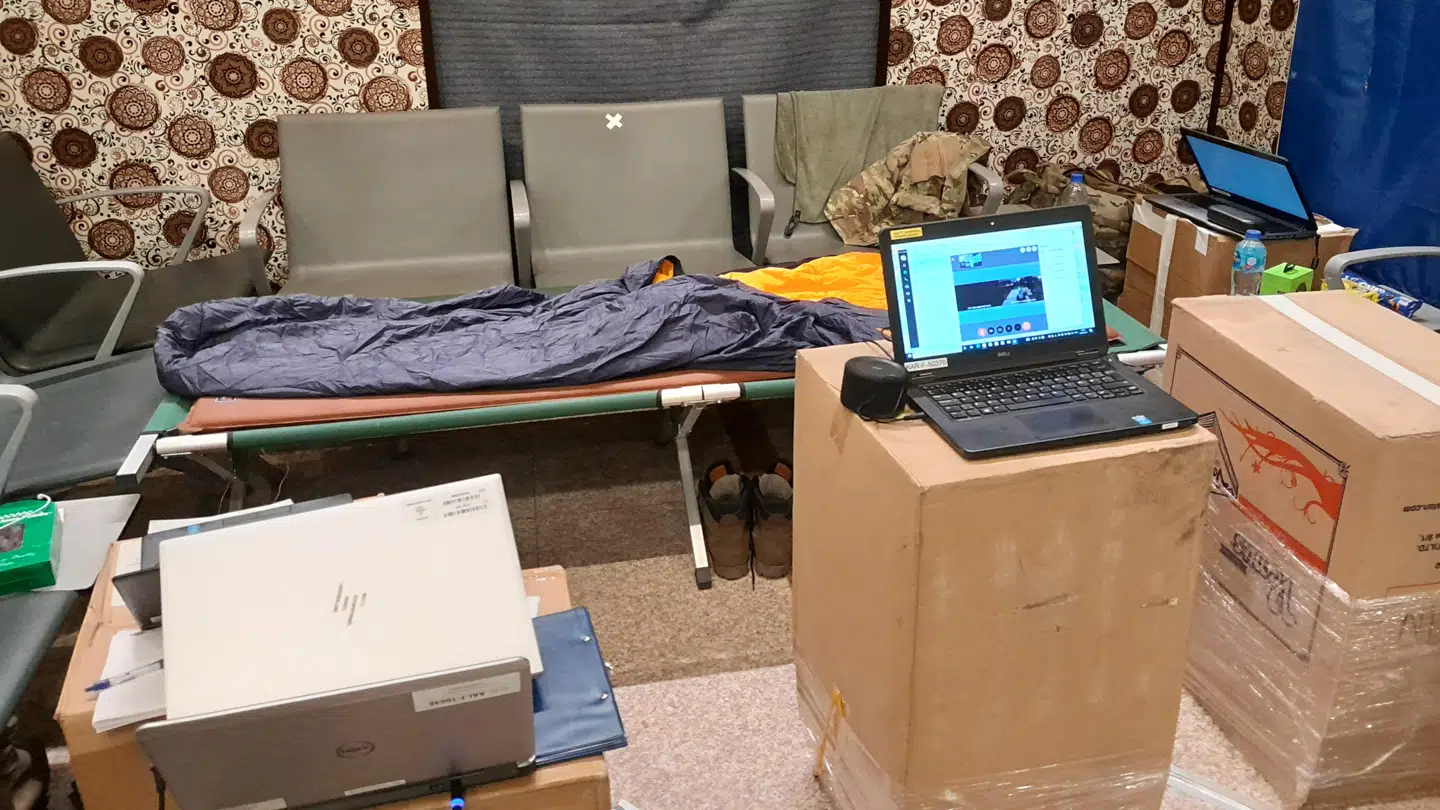 Fra dette interimistiske kontor i lufthavnsterminalen i den pakistanske hovedstad Islamabad styrede oberst Charlotte Wetche evakueringen af Afghanistan.