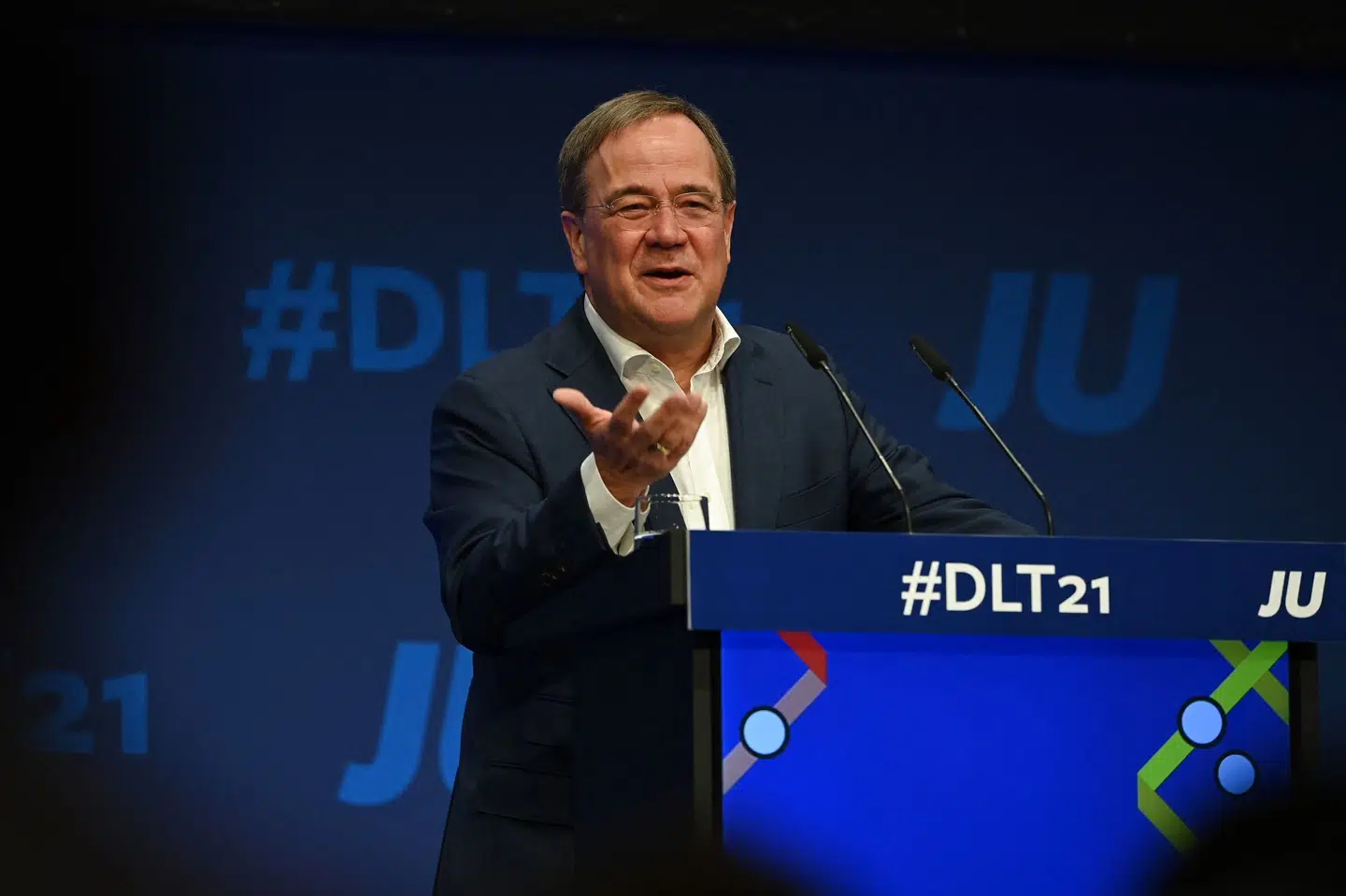 Lederen af Tysklands kristelige demokrater i CDU, Armin Laschet har på en kongres for sit parti ungdomsorganisation i byen Münster i weekenden, gjort det klart, at han vil træde tilbage fra sin post som ministerpræsident i delstaten Nordrhein-Westfalen. Han siger, at en ny ledelse må indsættes i CDU. Ina Fassbender/Ritzau Scanpix