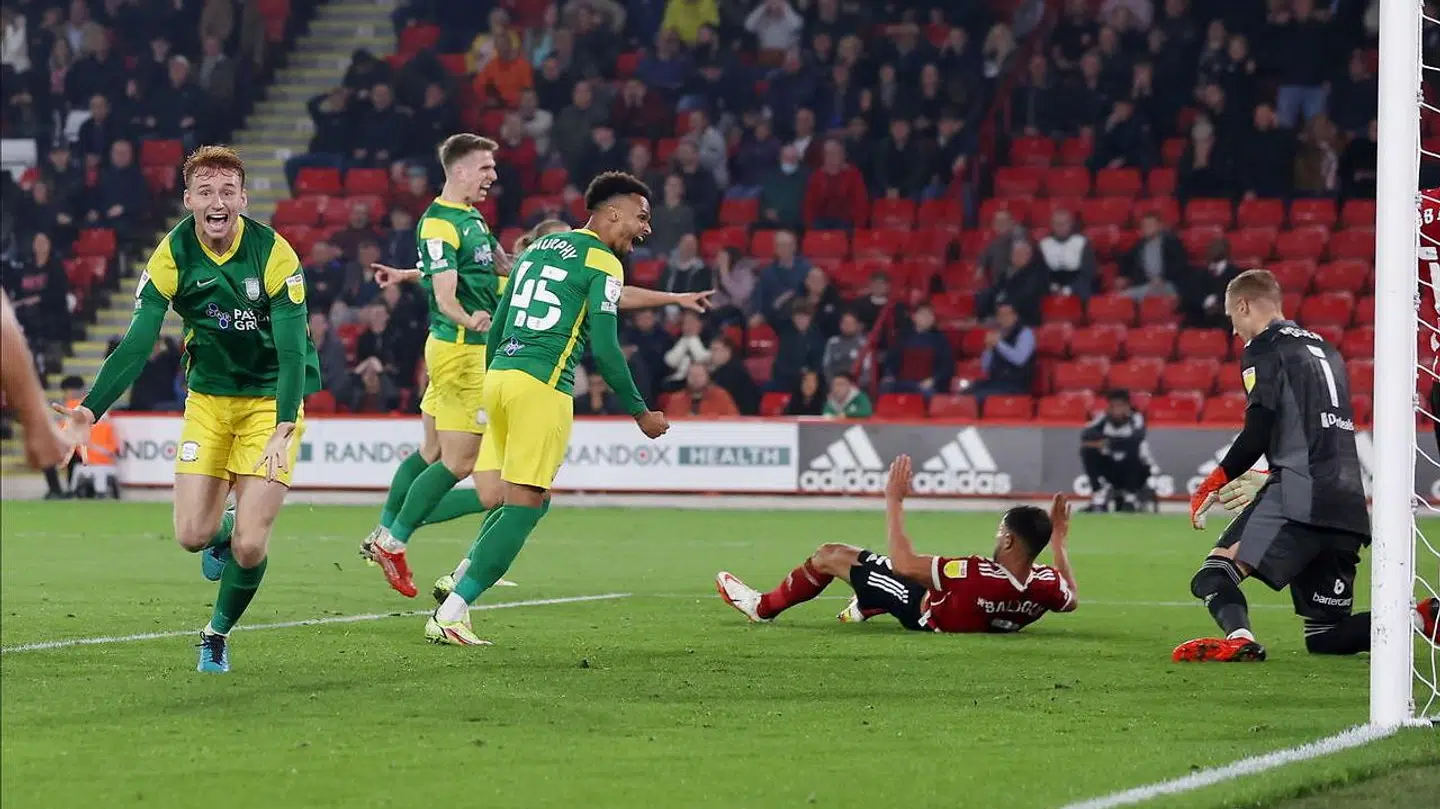 Emil Riis har succes i Preston.
