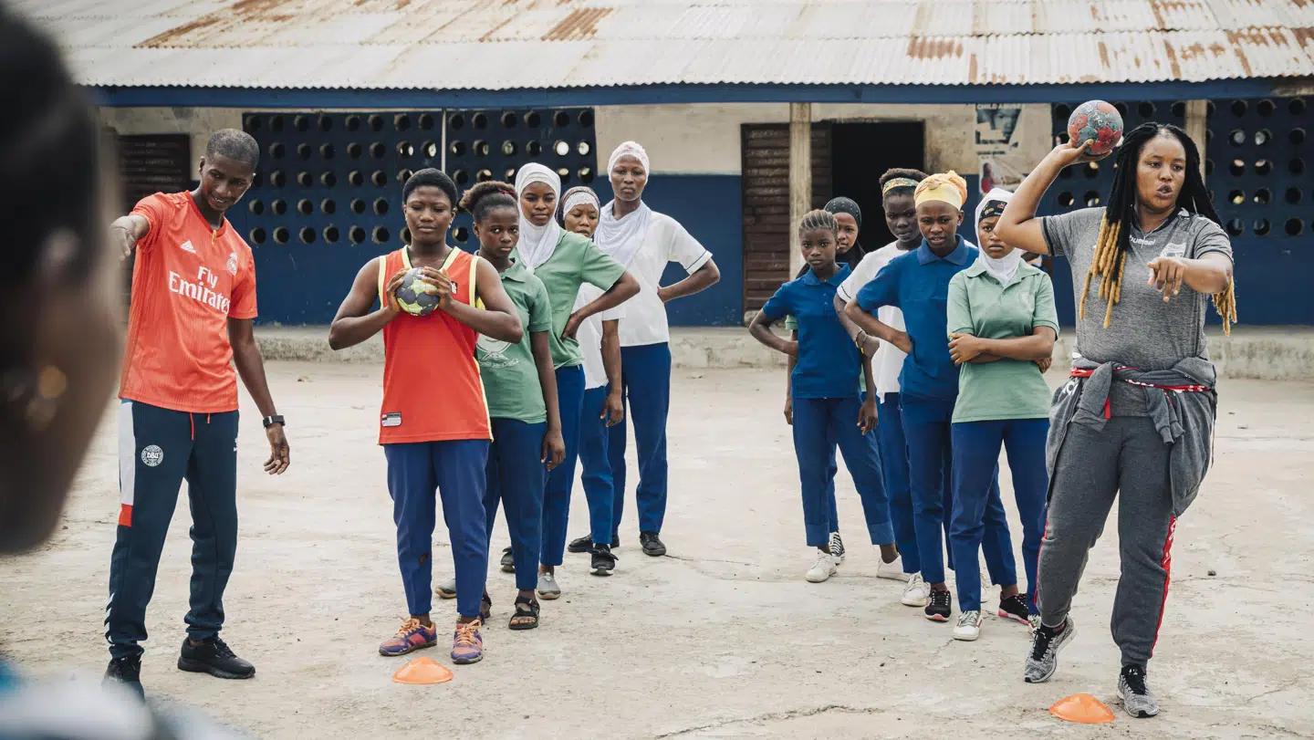 Med håndbold i fokus giver projektet kvinderne i Sierra Leone et frirum.