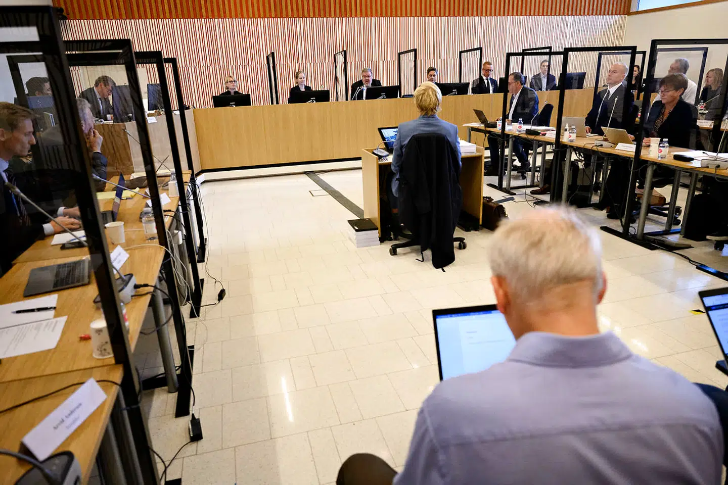 Formand landsdommer Michael Kistrup skal de 61 vidner afhøres frem til 9. december.