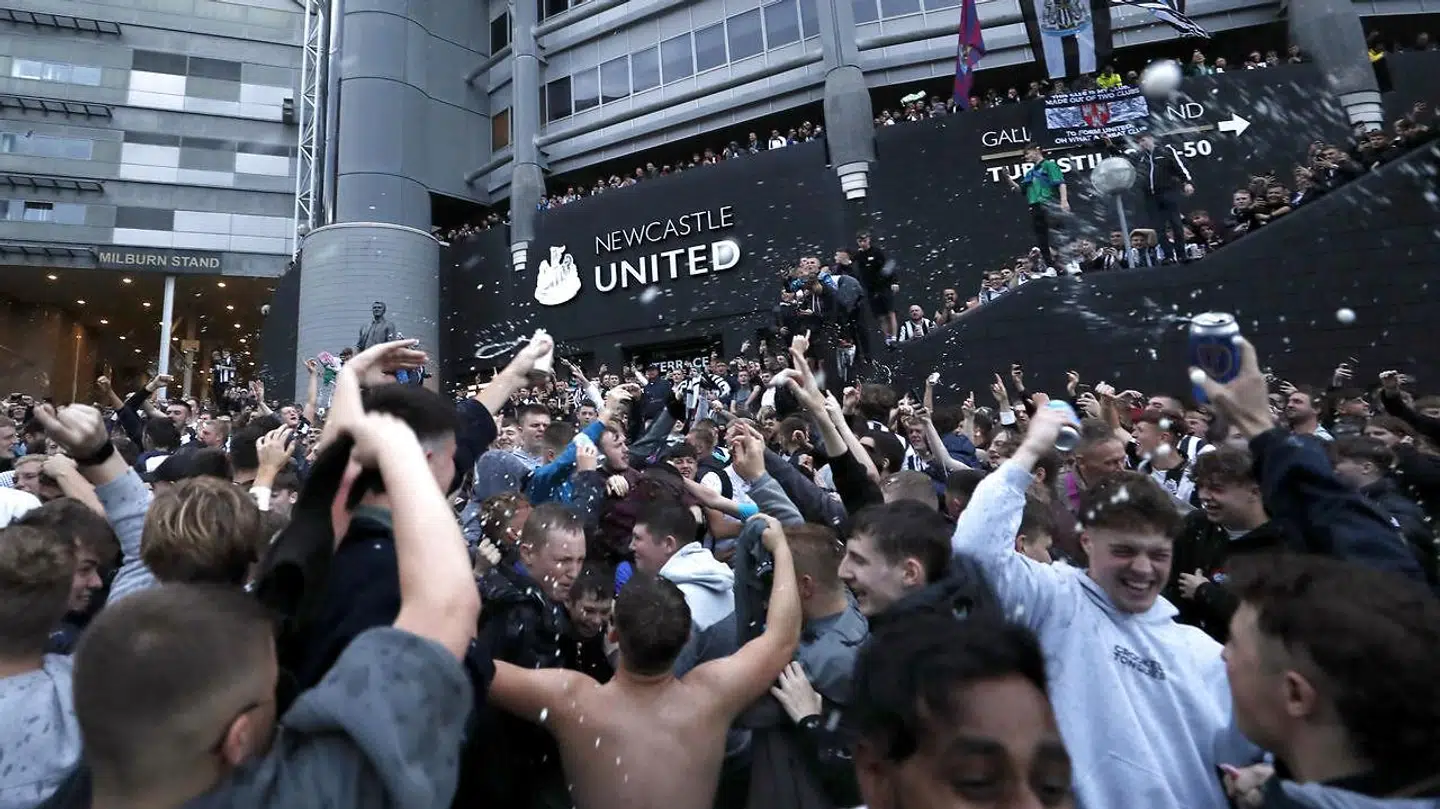 Newcastle-fans efter handlen blev gennemført.