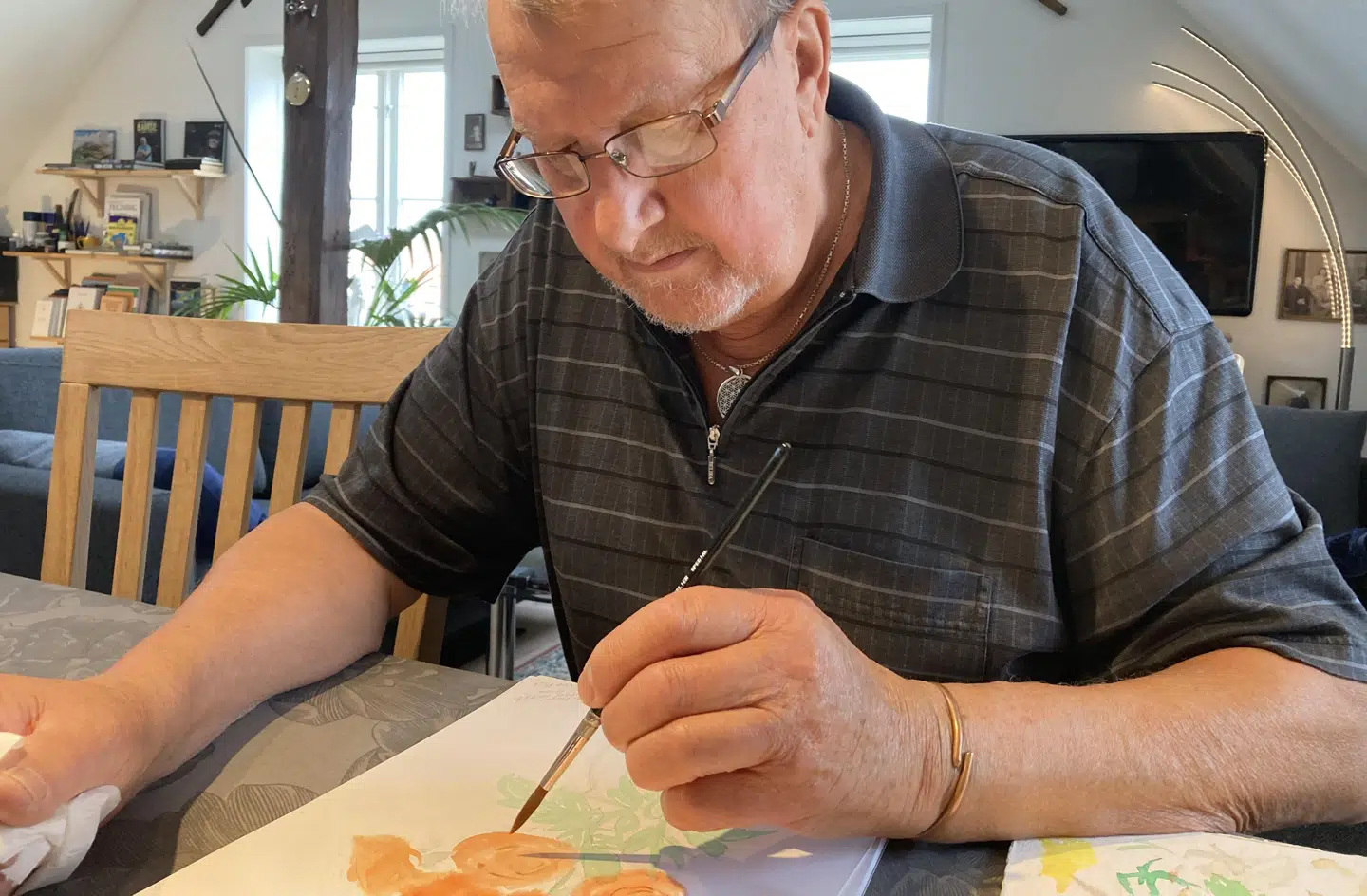 Akvarelmaling er en af de ting, som Jørgen har brugt til at fylde det tomrum, der i første omgang fik ham til at drikke. Foto: Jeppe Kanstrup