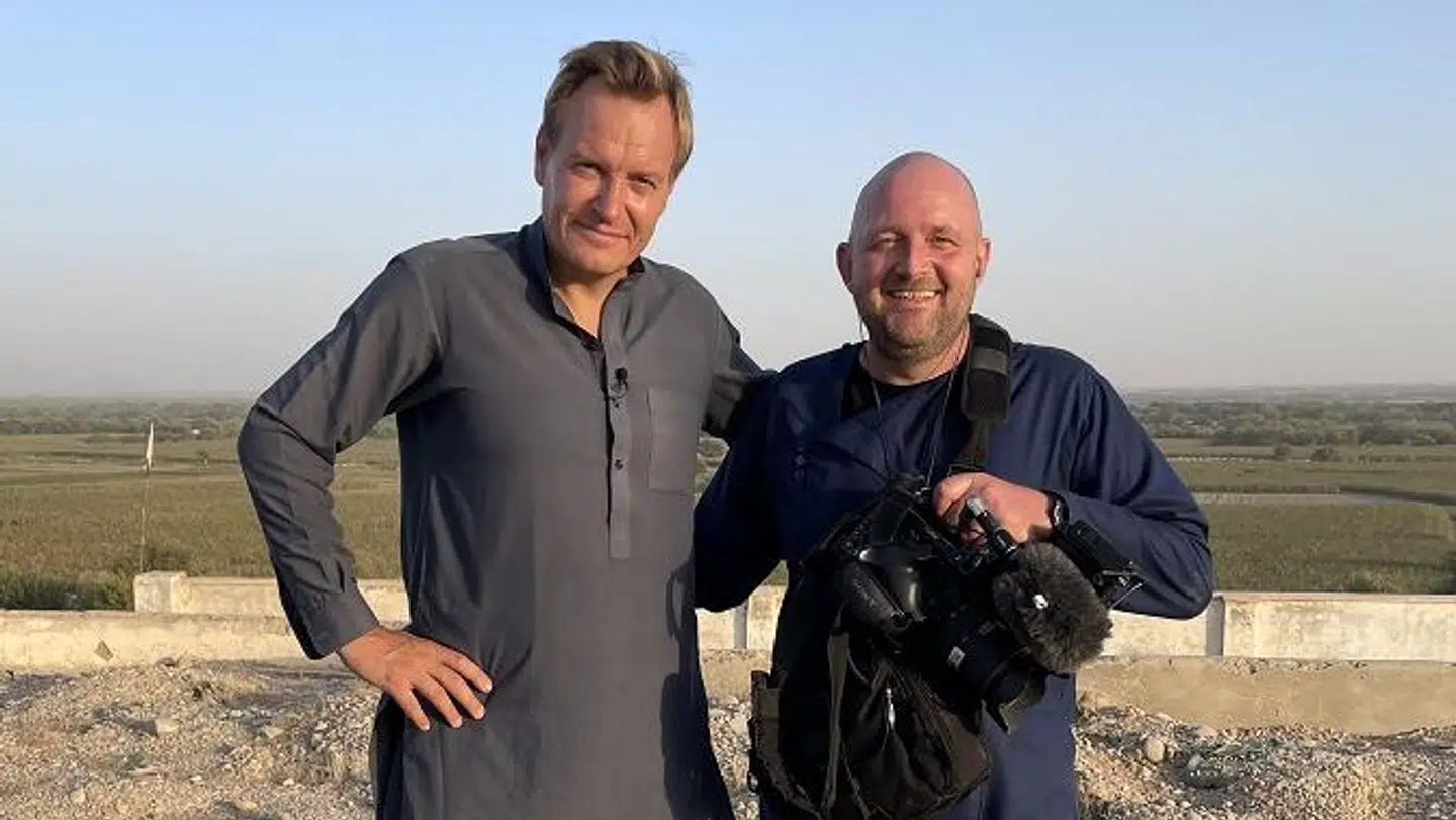 Rasmus Tantholdt og kameramanden Thøger Andersen iklædte sig afganske dragter for at vise respekt for Taliban.