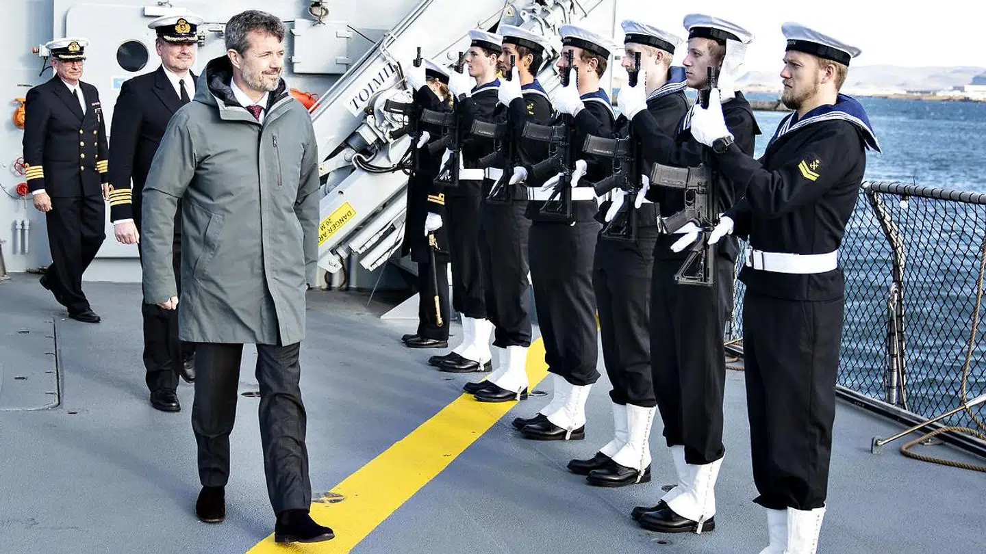 Kronprinsen besøger Arktisk Kommandos inspektionsskib Triton i Reykjavík havn under sit besøg i Island.