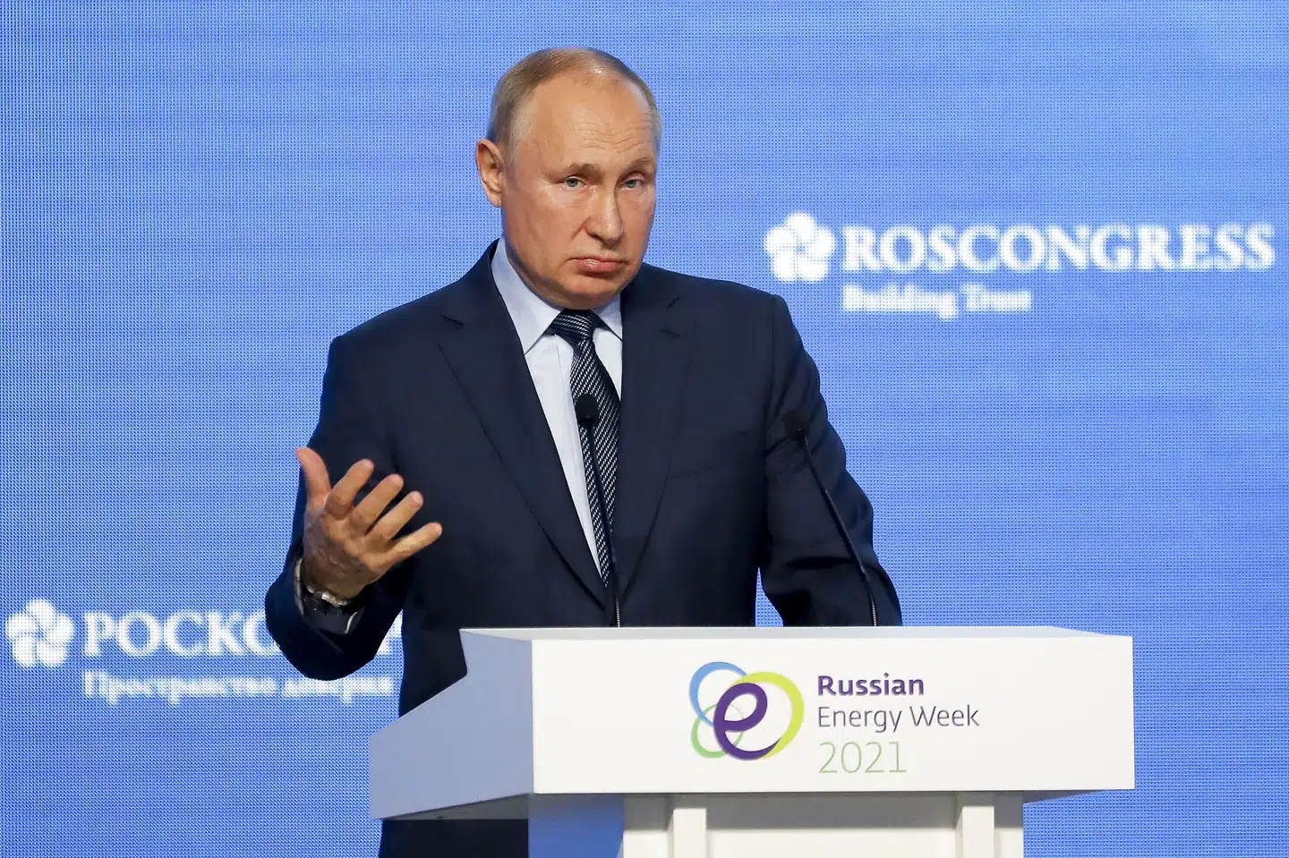 Ruslands præsident, Vladimir Putin, taler onsdag ved en energikonference i Moskva. Han afviser, at Rusland bruger leverancen af gas som et politisk våben. Sergei Ilnitsky/Ritzau Scanpix