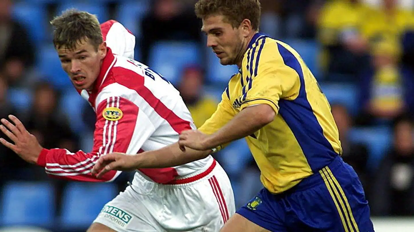 Thomas Bælum i sin tid som spiller for AaB i kamp mod Peter Graulund i Brøndby.