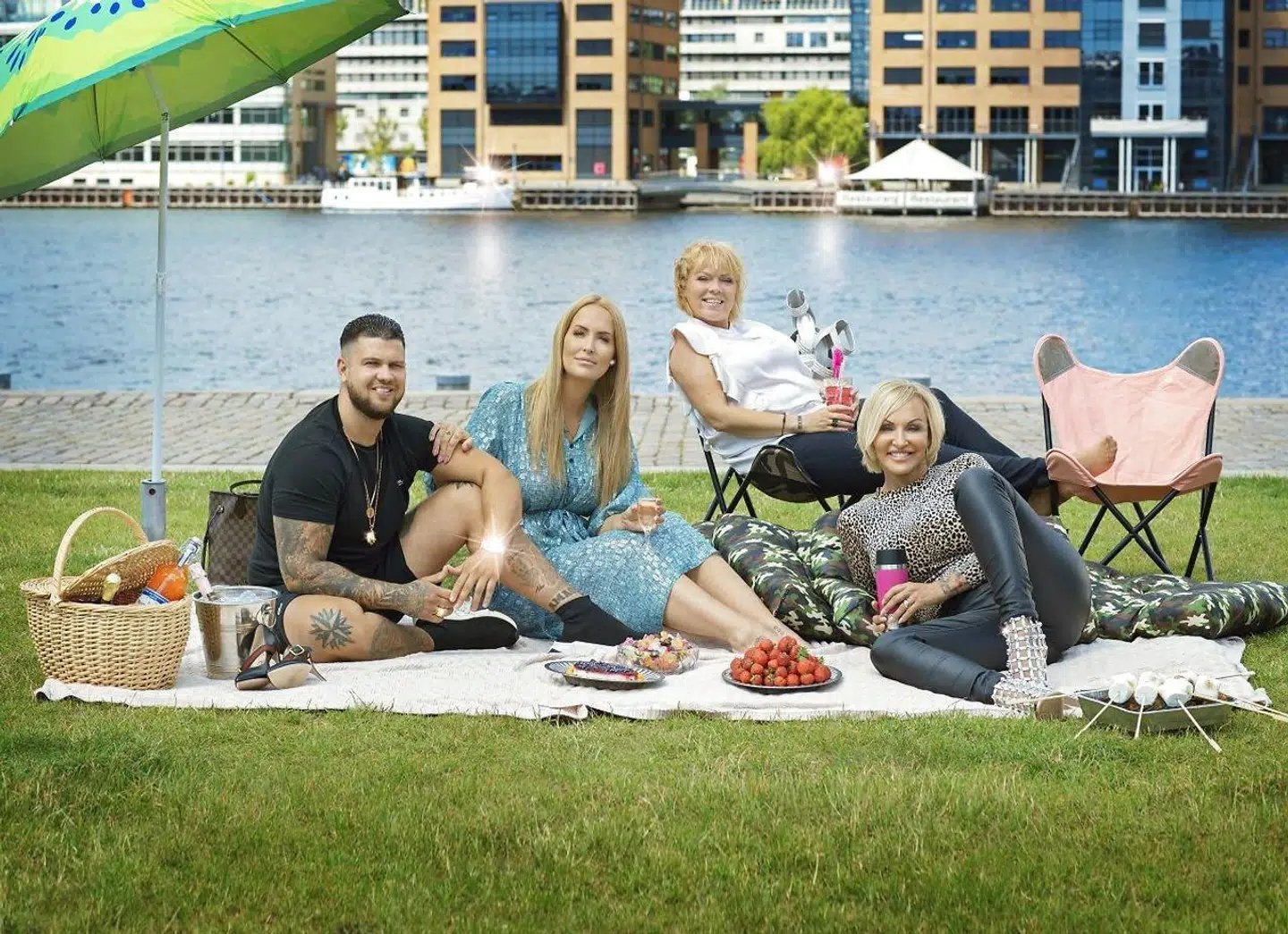 Didde Skjelmose med Linse Kessler, dennes datter Stephanie Salvarli og hendes mand, Cengiz Salvarli.