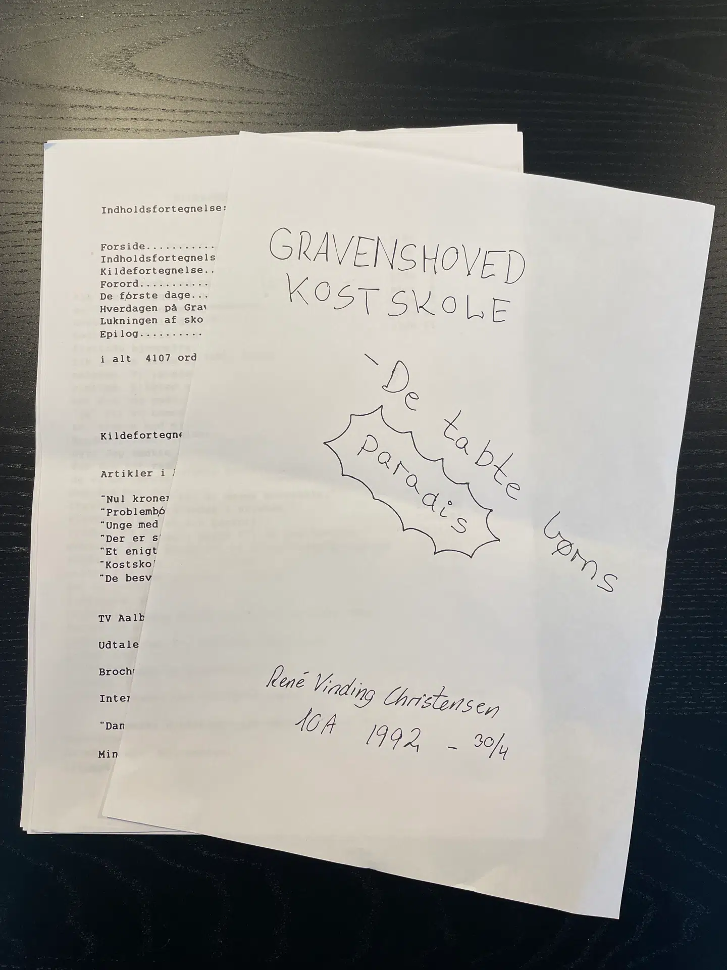 Et år efter Rene Vinding Christensen stoppede på Gravenshoved Kostskole skrev han denne stil. Den indeholder barske beretninger om dagligdagen for eleverne. Der er fortællinger om fysisk afstraffelse, psykisk terror og mulige overgreb.