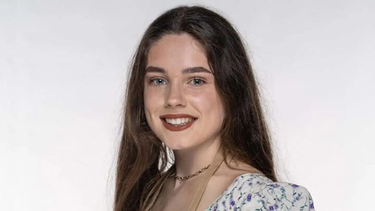 Veganske Freya Cox er med sine 19 år den yngste deltager i den aktuelle sæson af 'The Great British Bake Off'. Til daglig studerer hun psykologi. Derudover har hun en Instagram-profil med omkring 20.000 følgere, der handler om vegansk bagning.