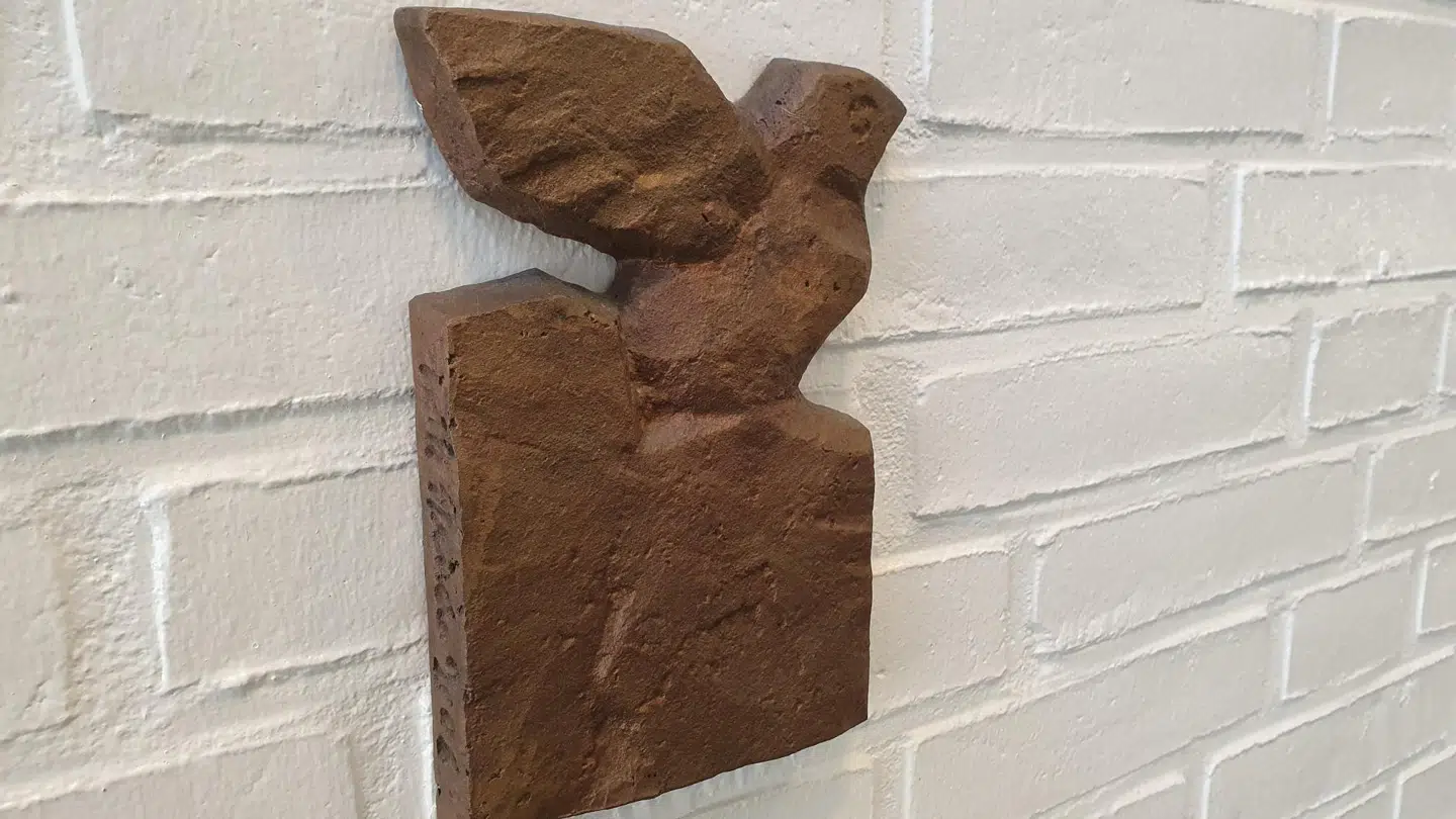 Mindesmærket for Cecilie Næblerød på Hasseris Gymnasium.