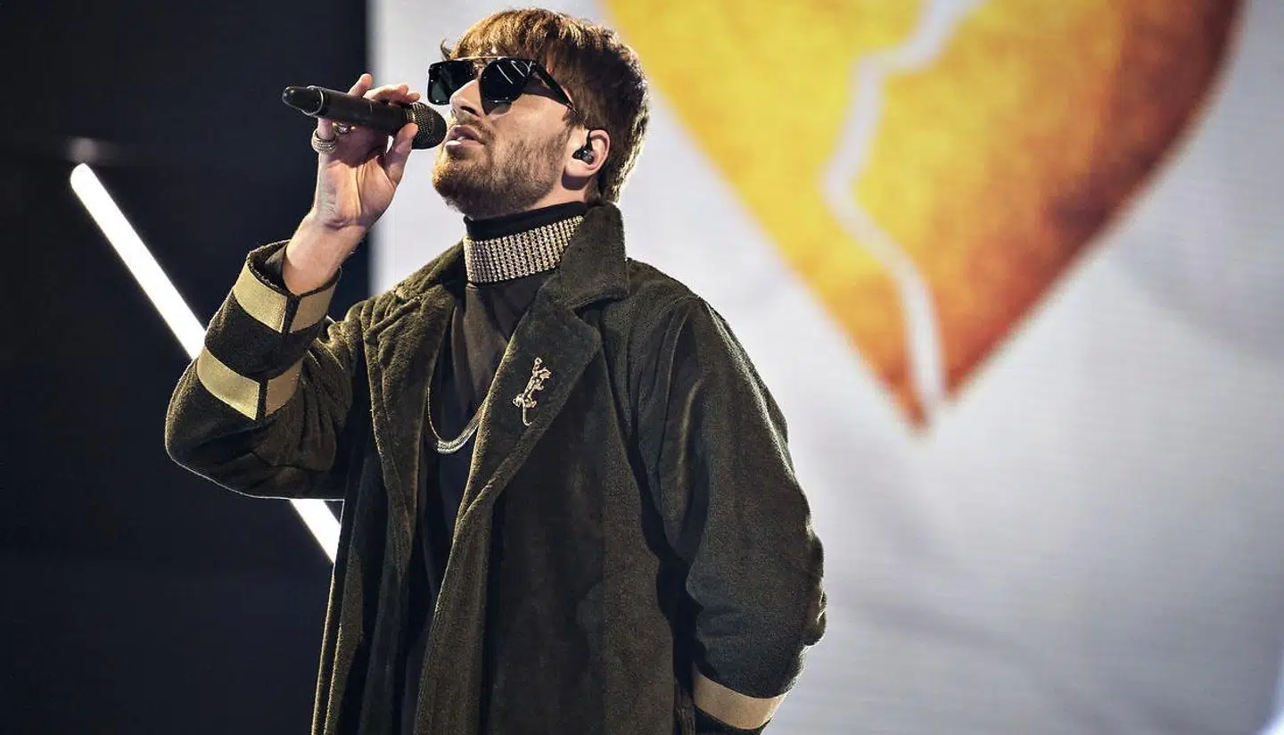 Malte Ebert som sit alias, Gulddreng.