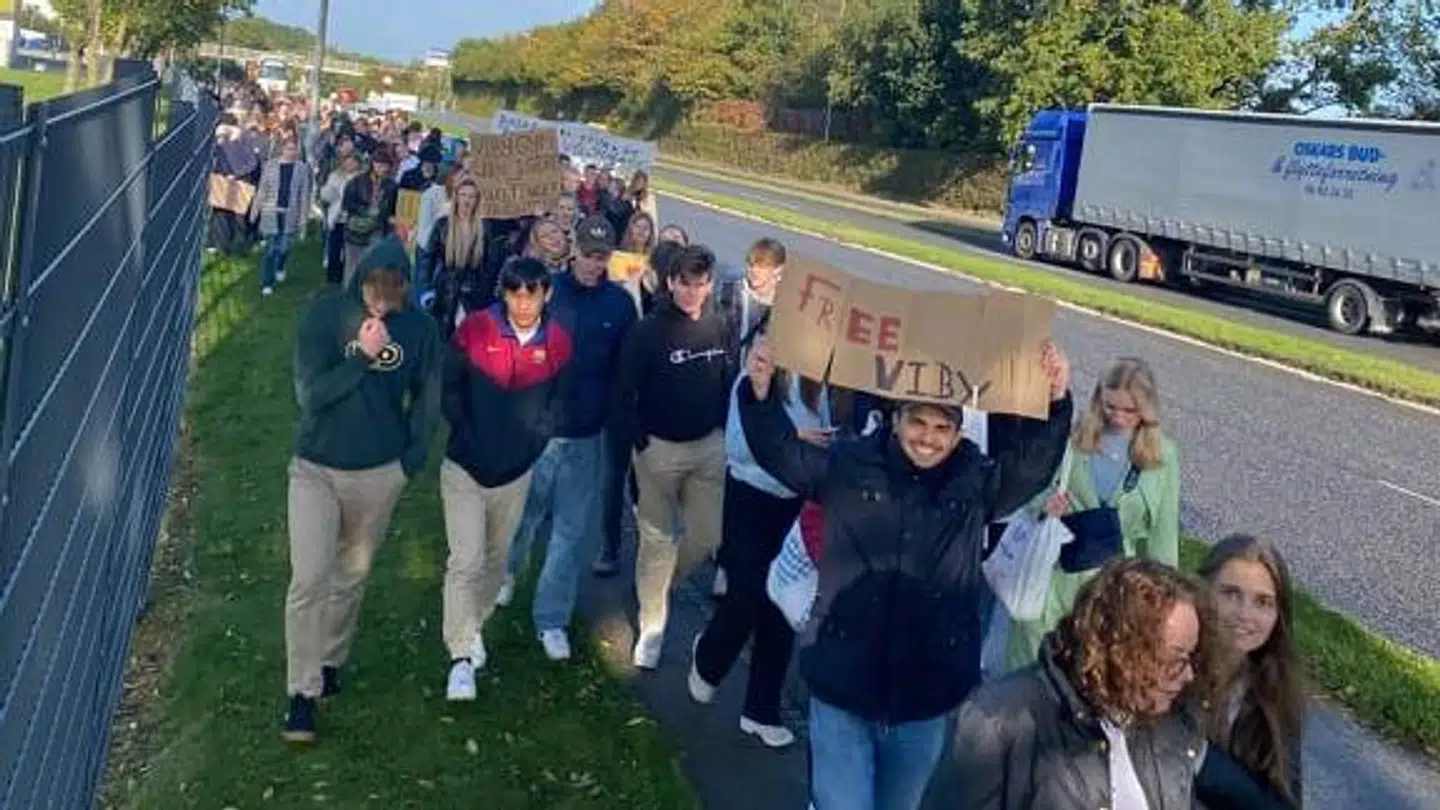 Omkring 200 elever var mødt op til strejke mandag. De planlægger ikke yderligere strejke umiddelbart.