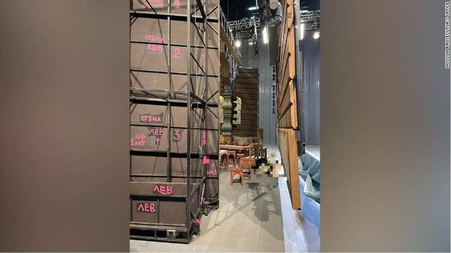 Det var denne sceneskulptur, der røg ned og dræbte Yevgenu Kulesh.