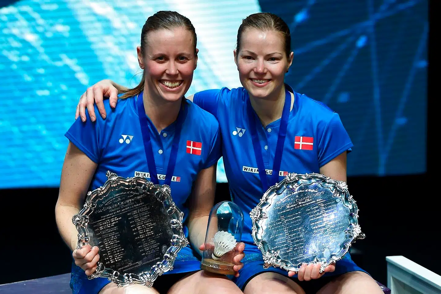 (ARKIV) Denmark's Christinna Pedersen (R) and Denmark's Kamilla Rytter Juhl (L) pose with their winner's trophies after beating Japan's Yuki Fukushima and Japan's Sayaka Hirota during the women's doubles final at the All England Open Badminton Championships in Birmingham, central England, on March 18, 2018. Kamilla Rytter Juhl og Christinna Pedersens julekort er i 2019 prydet af et billede af datteren Molly og fortællinger om familiens nye hverdag i Nordjylland. Det skriver Ritzau, lørdag den 21. december 2019.. (Foto: PAUL ELLIS/Ritzau Scanpix)