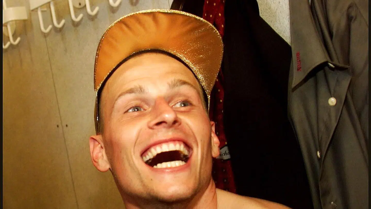 Ståle Solbakken da han stadig jublede over sejren i AaBs omklædningsrummet - siden var han med til at etablere som FCK som dansk fodbolds lokomotiv.