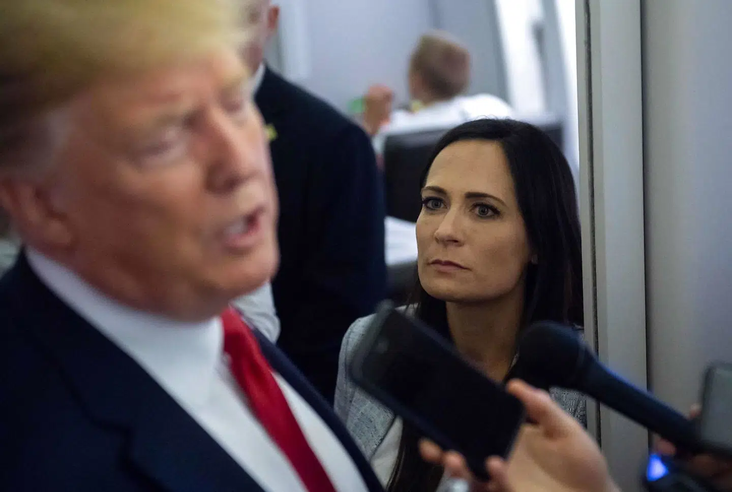 Arkivfoto. Her ses Stephanie Grisham sammen med Donald Trump.