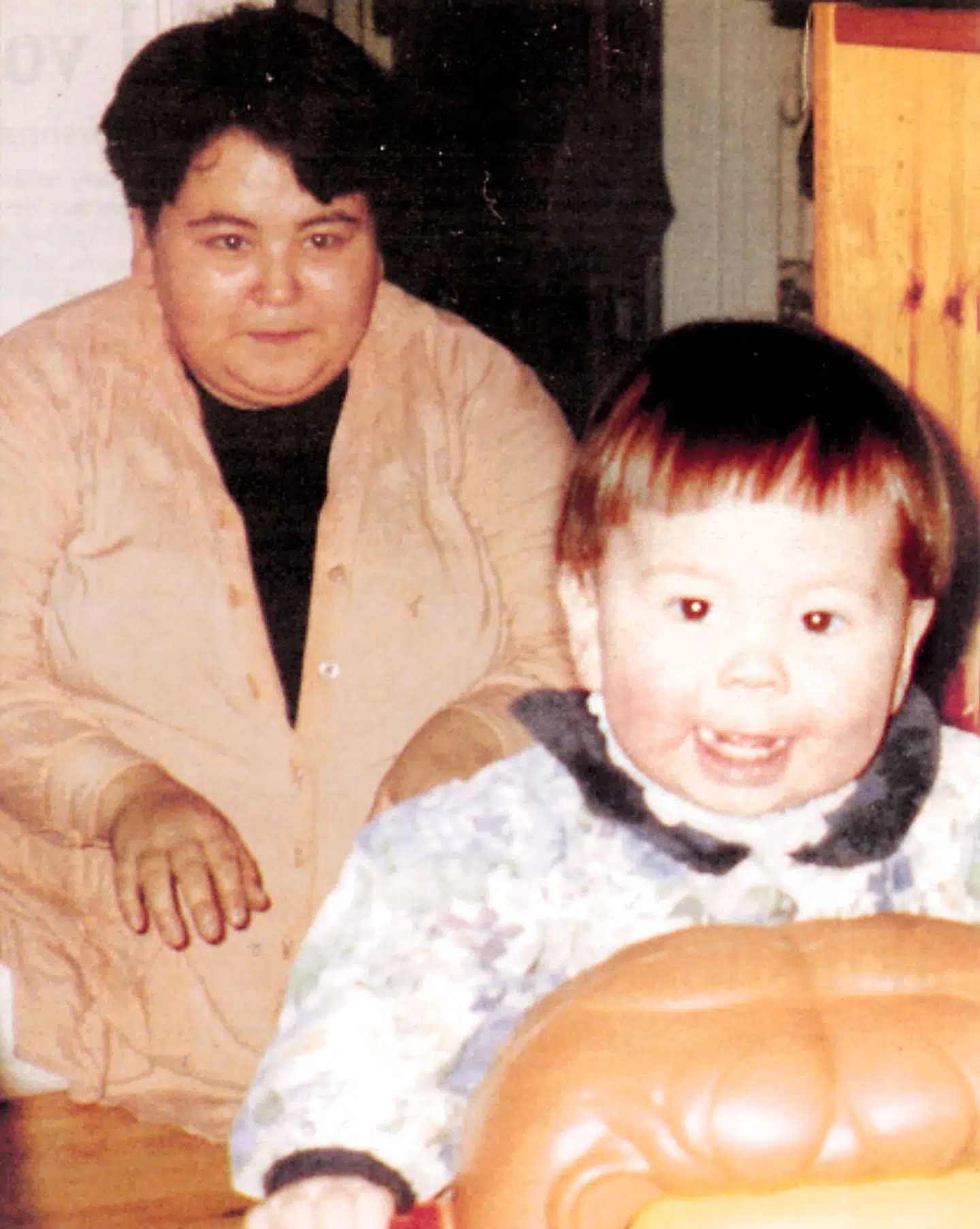 Den dræbte Carla Clasen med sin toårige datter Natuk. Begge blev myrdet på Fanø af Sanjay Sharma, som kort inden havde lyngiftet sig med den grønlandske kvinde.