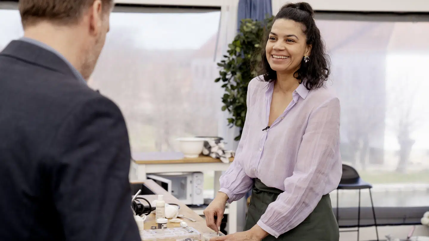 Sarah vækker glæde med sit gode humør i 'Den store bagedyst', men hun er samtidig en følsom person, der har let til tårer.