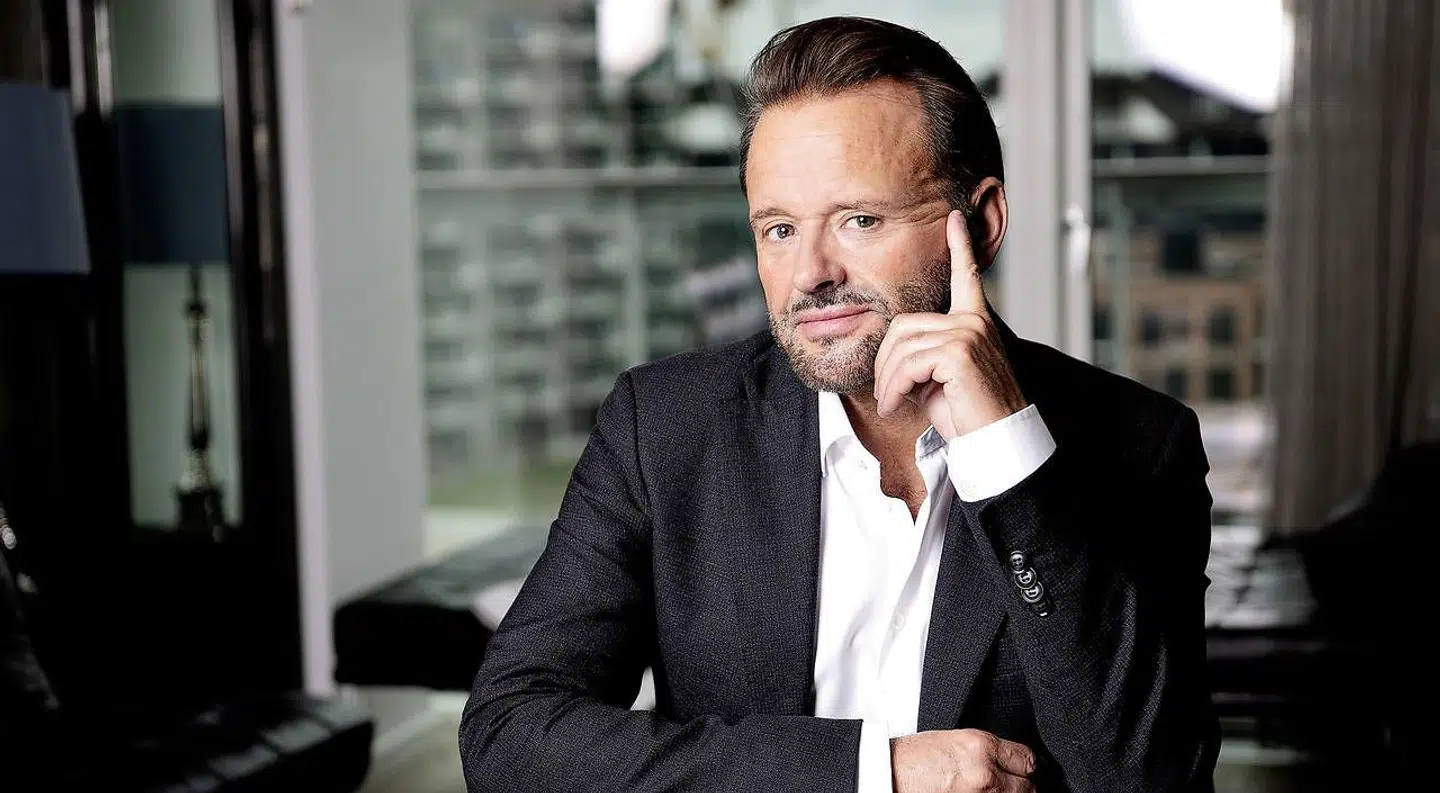 Stylist, makeupartist og frisør Dennis Knudsen.